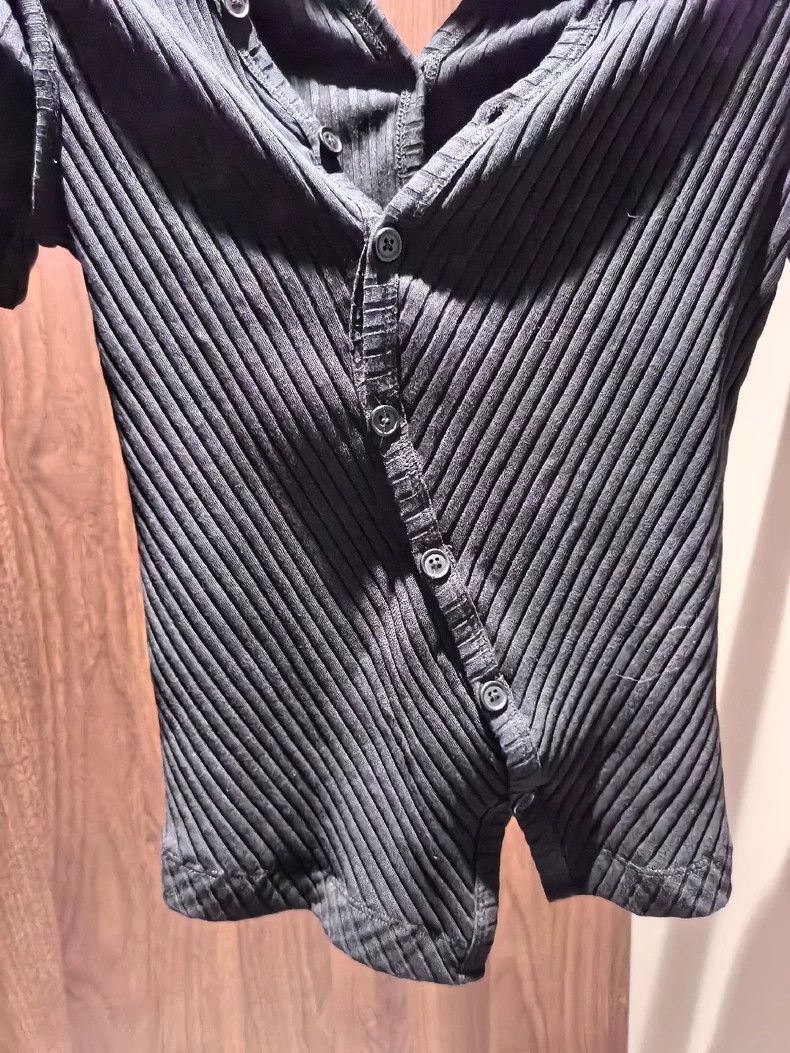 Helmut Lang HELMUT LANG Short sleeve top with irregular black design Size XS / US 0-2 / IT 36-38 - 2 Thumbnail