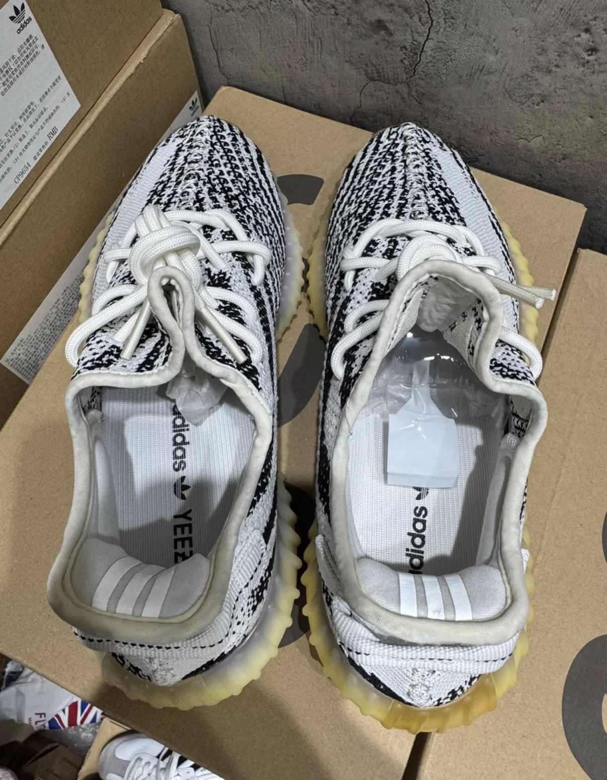 Adidas Adidas Yeezy 350 Zebra, 2018 Release K37 Size US 8.5 / EU 41-42 - 3 Thumbnail