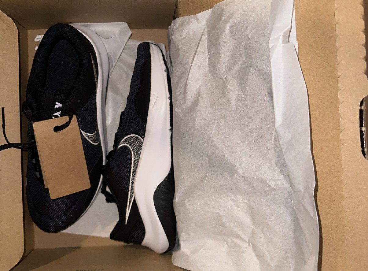 Nike Nike Legend Essential 3 Training Shoes Size US 11 / EU 44 - 1 Thumbnail