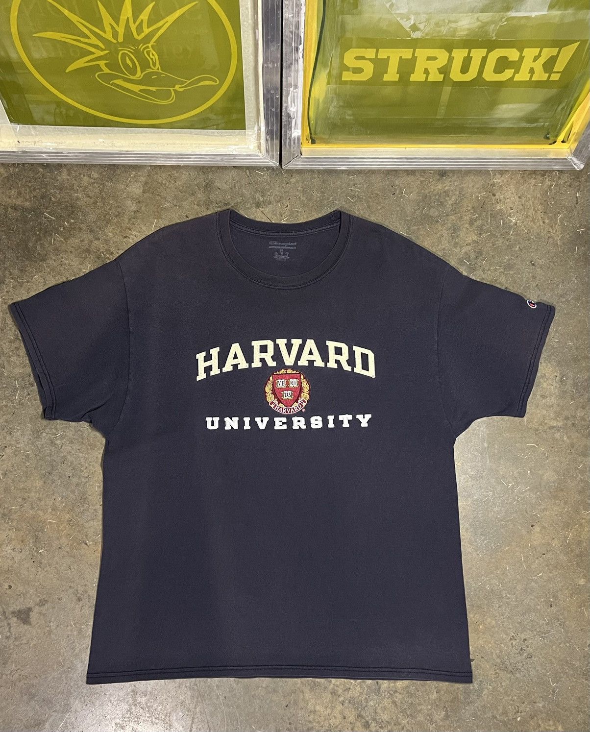 Champion Rare Champion Harvard Embroidered T-Shirt Size US XL / EU 56 / 4 - 1 Thumbnail