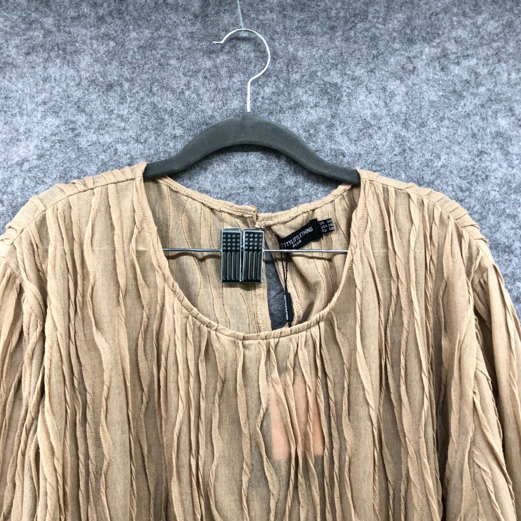 PrettyLittleThing NWT Pretty Little Thing Long Sleeve Knit Blouse Womens Plus Size 26 Beige Cropped T-Shirt Bohemian Size 4XL / US 24-26 - 3 Thumbnail