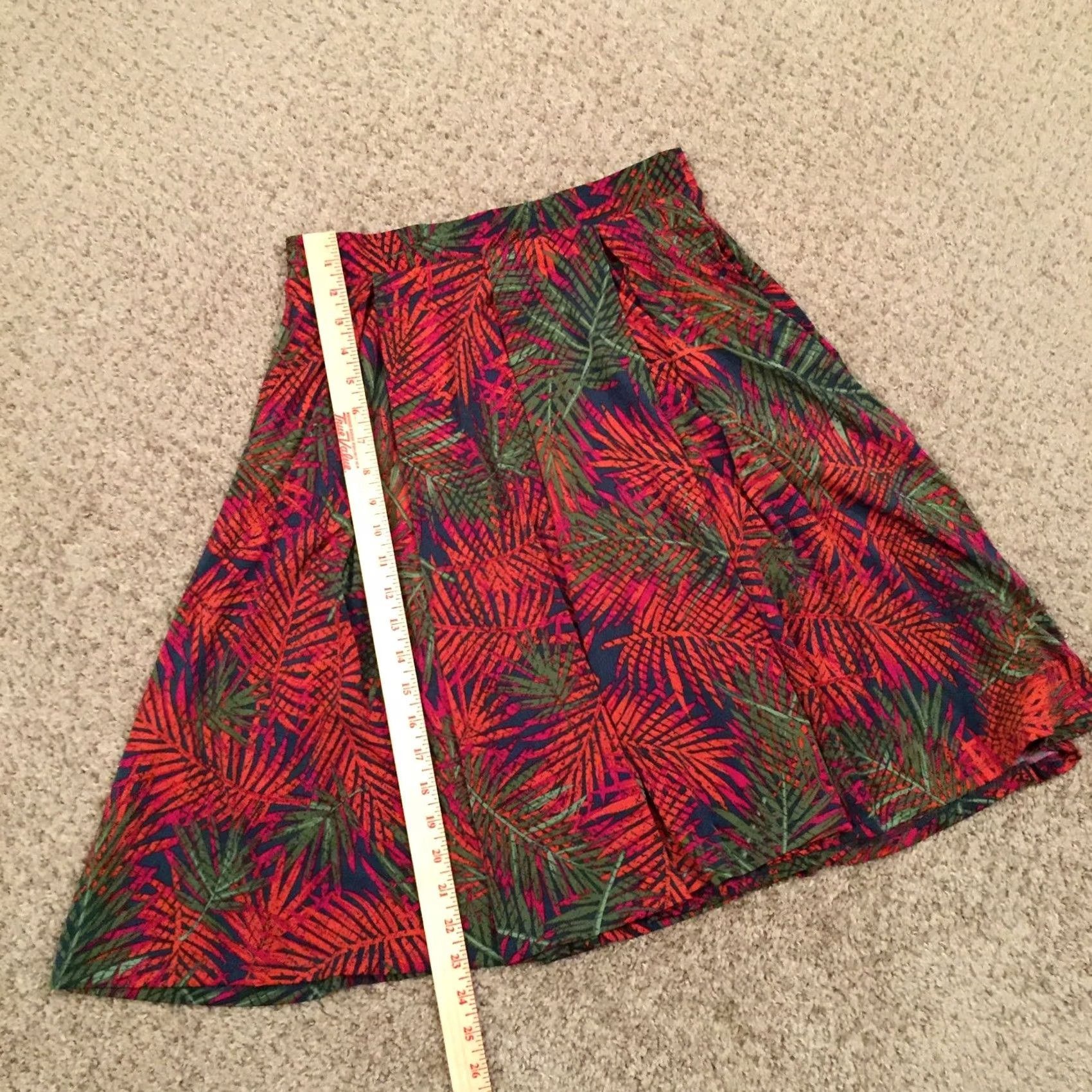 Vintage LuLaRoe Madison Floral Pleated Skirt Small Unlined Poplar Size 28" / US 6 / IT 42 - 4 Thumbnail