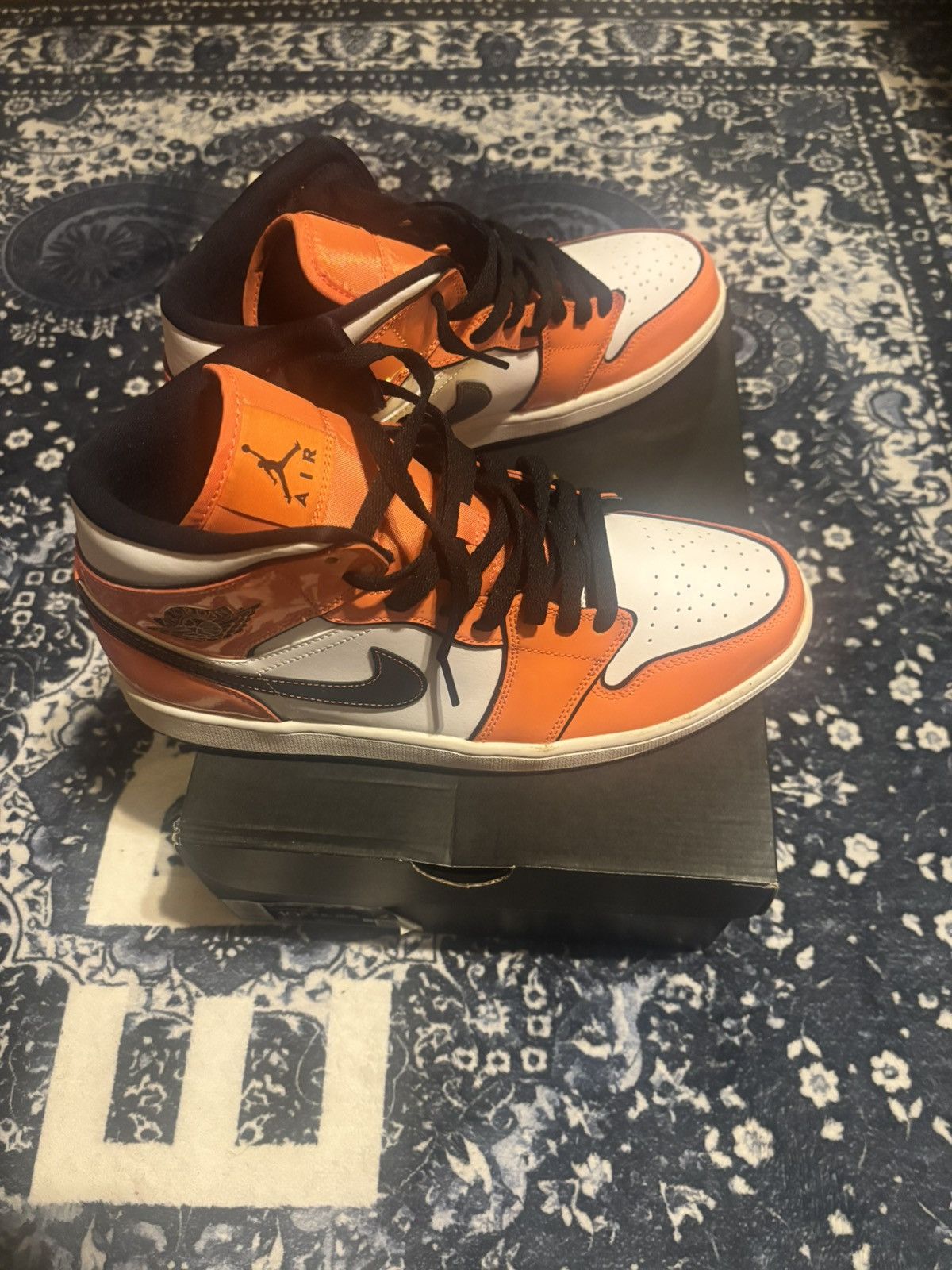 Jordan Brand Jordan 1 Mid Size US 10.5 / EU 43-44 - 2 Thumbnail