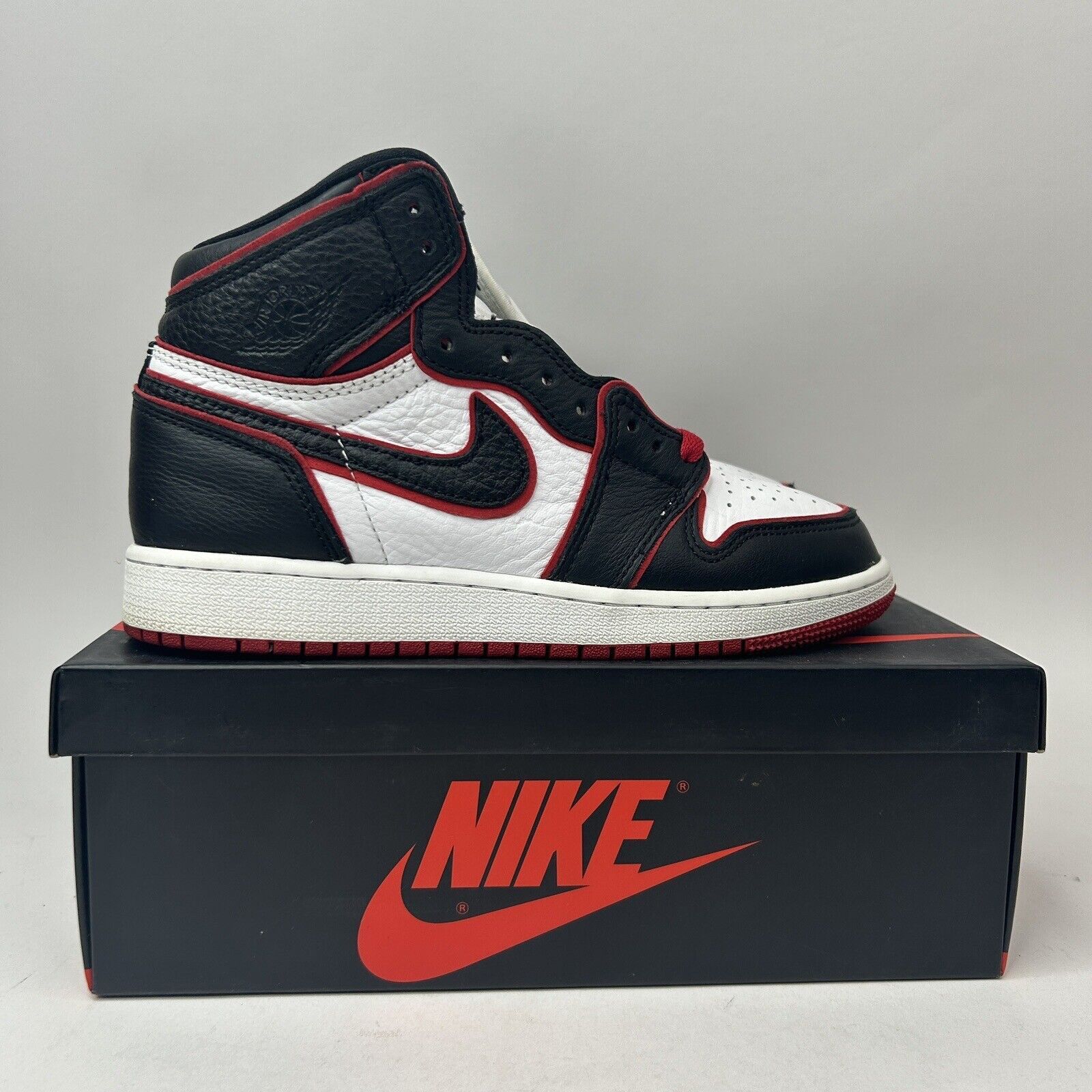 Nike Nike Air Jordan 1 Retro High OG BG “Bloodline” 2023 Size US 6.5 / IT 36.5 - 4 Thumbnail
