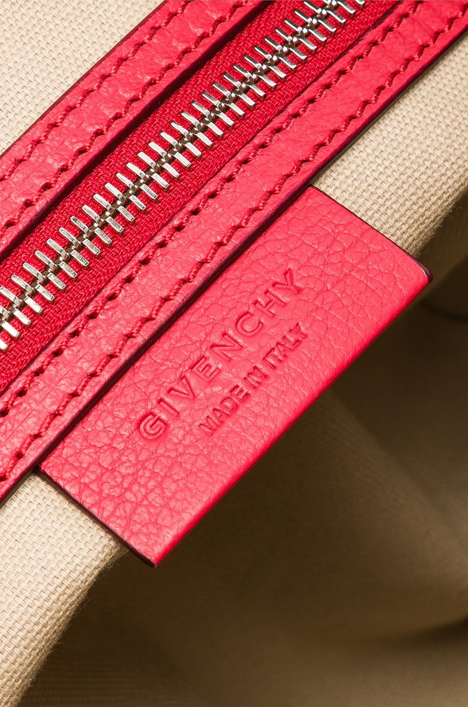 Givenchy o1srvl11e0824 Size: OS / Small Antigona Bag in Red Size ONE SIZE - 8 Thumbnail