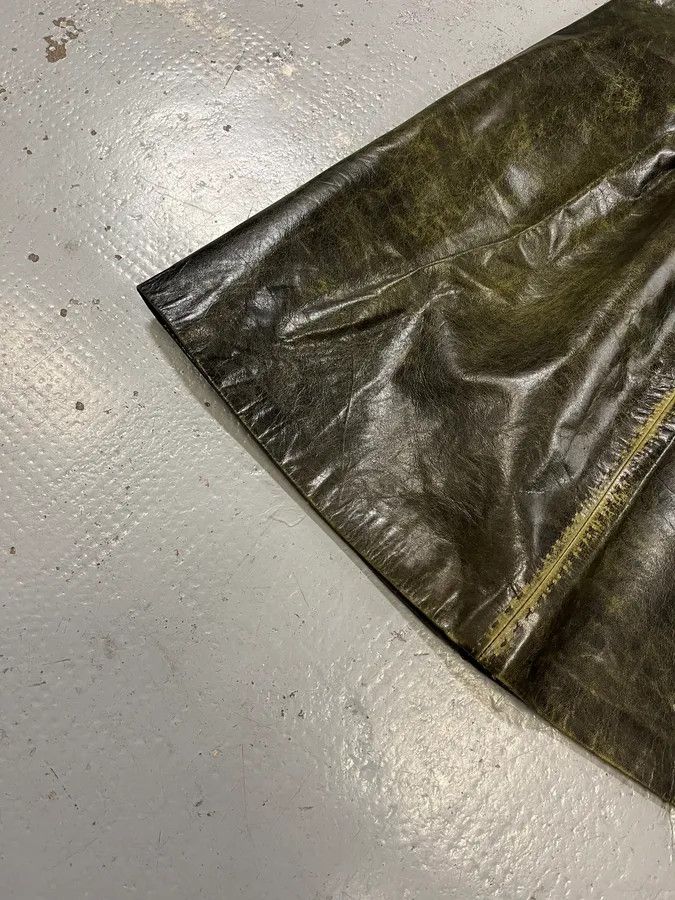 Roberto Cavalli SS2001 Roberto Cavalli Eroded Olive Leather Mini Skirt Size 28" / US 6 / IT 42 - 6 Thumbnail