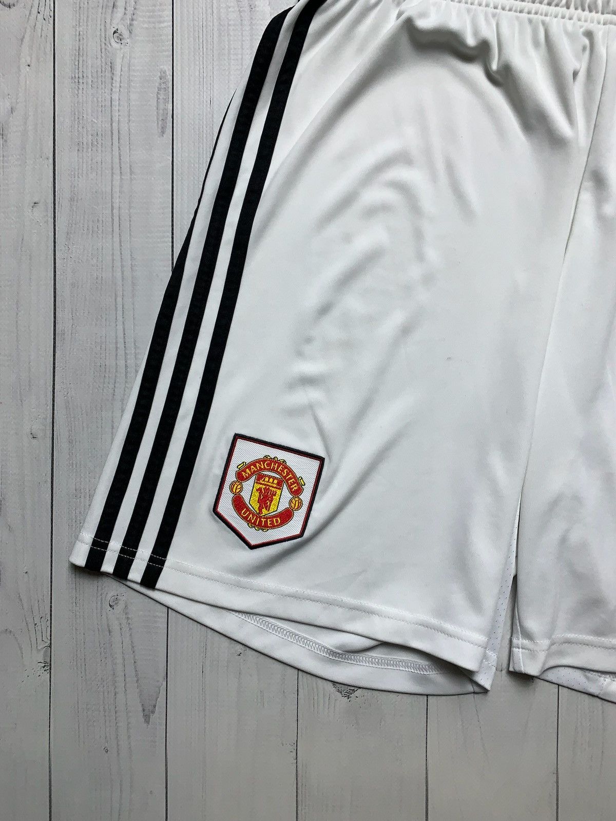 Adidas × Vintage Vintage adidas Manchester United soccer shorts size L logo Size US 34 / EU 50 - 2 Thumbnail