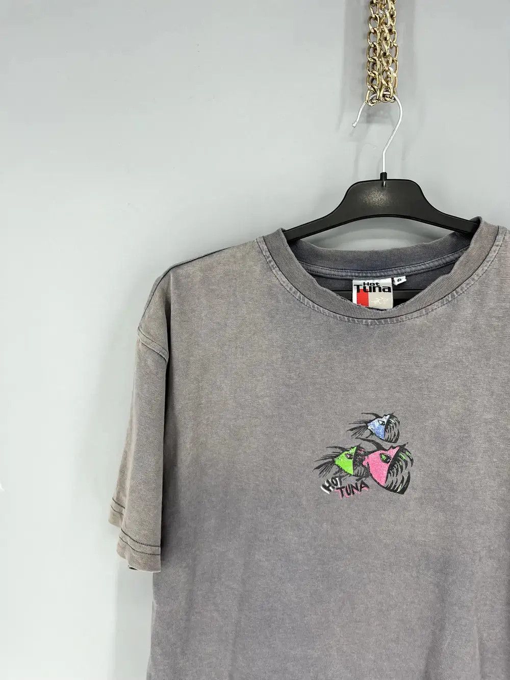 Band Tees Vintage 90s Hot Tuna USA Surfboarding Grey Faded TShirt Size US S / EU 44-46 / 1 - 10 Thumbnail