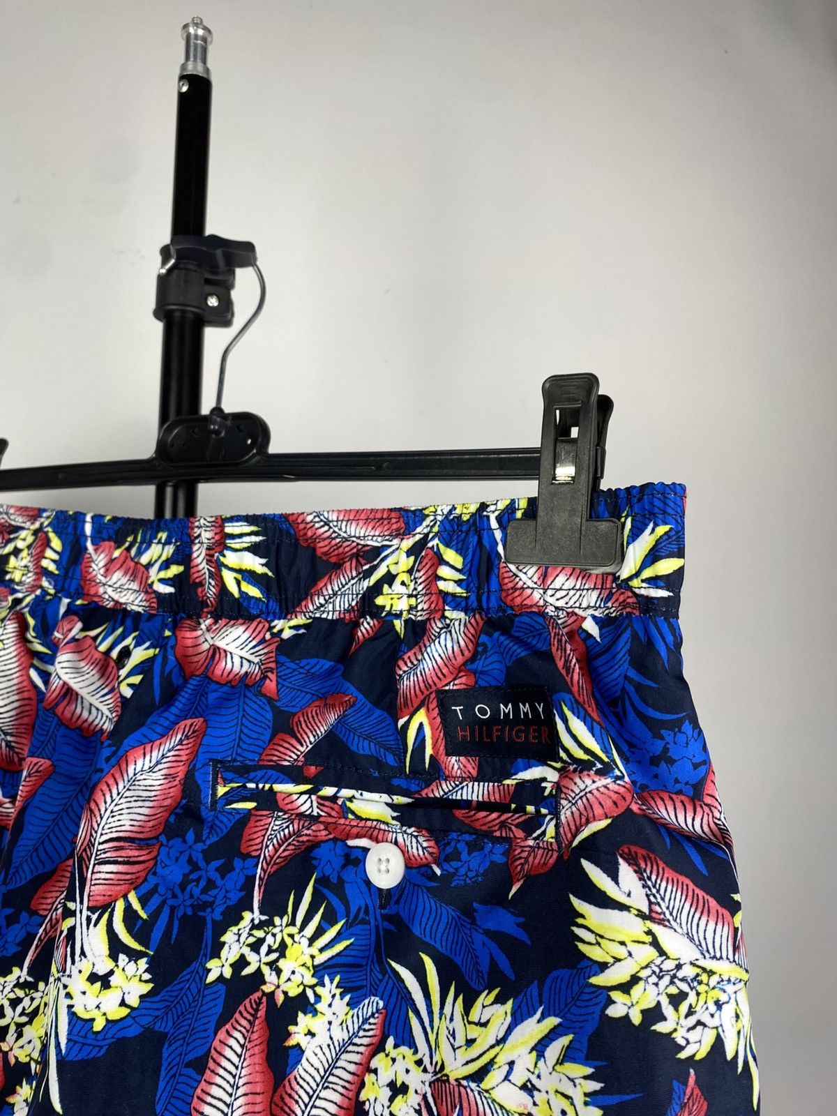 Tommy Hilfiger × Vintage Vintage 00s Tommy Hilfiger OVER PRINT Surf style Shorts Size US 34 / EU 50 - 7 Thumbnail
