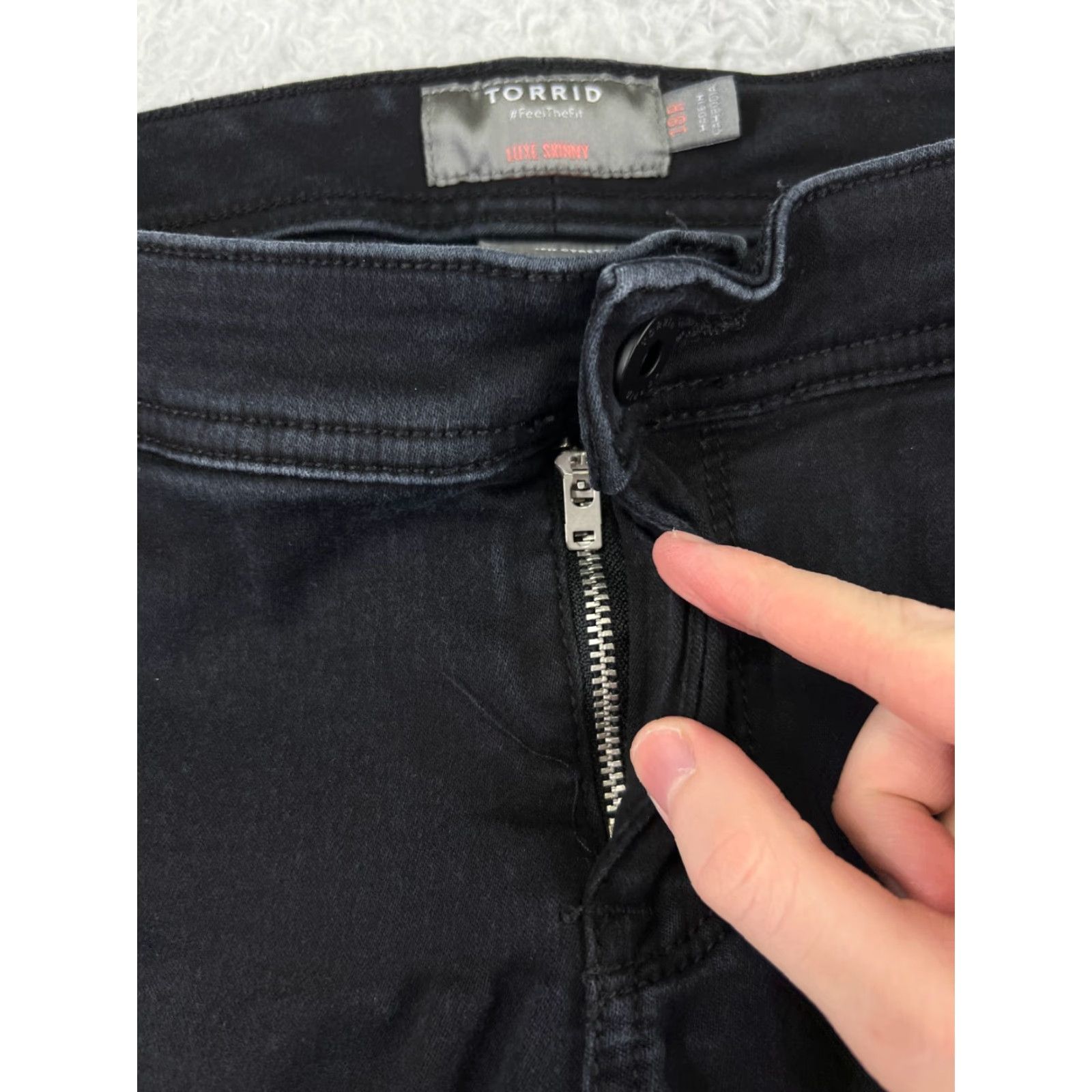 Torrid Torrid Jeans Women 18 Black Luxe Skinny Sateen Denim Cotton Blend High Rise 5-Pocket Regular Fit Twill Col Size 40" / US 18 - 3 Thumbnail