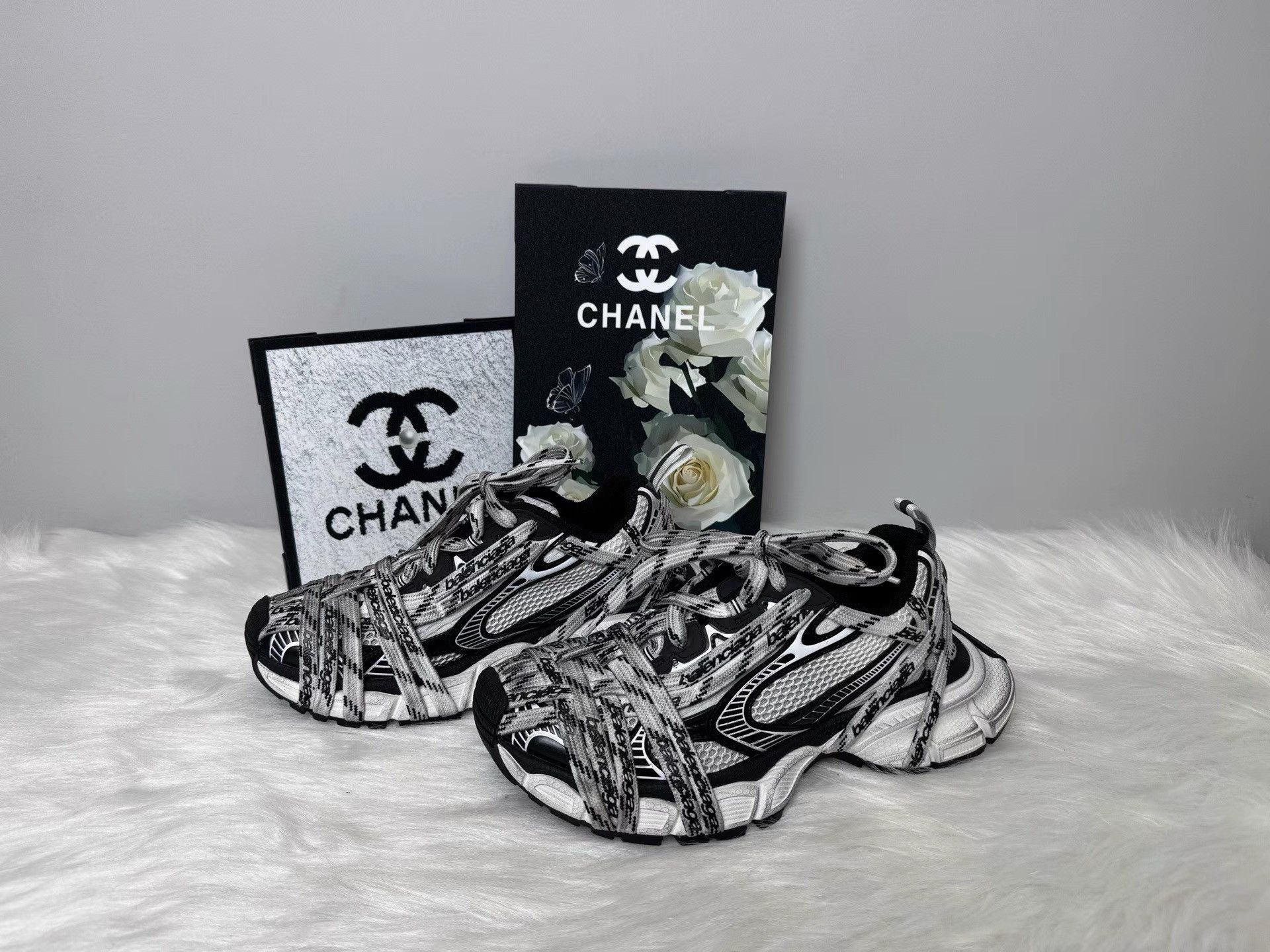 Balenciaga BALENCIAGA 3XL Black & White Printed Lace-up Shoes K36 Size US 7 / EU 40 - 1 Thumbnail