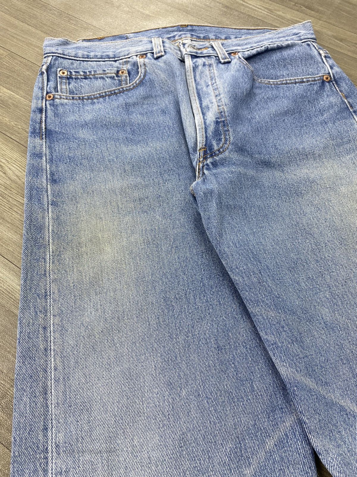 Levi's Vintage Clothing 🇺🇸1990s Vintage Levis 501 USA Straight 32x33 Light Blue Jeans Size US 30 / EU 46 - 3 Thumbnail