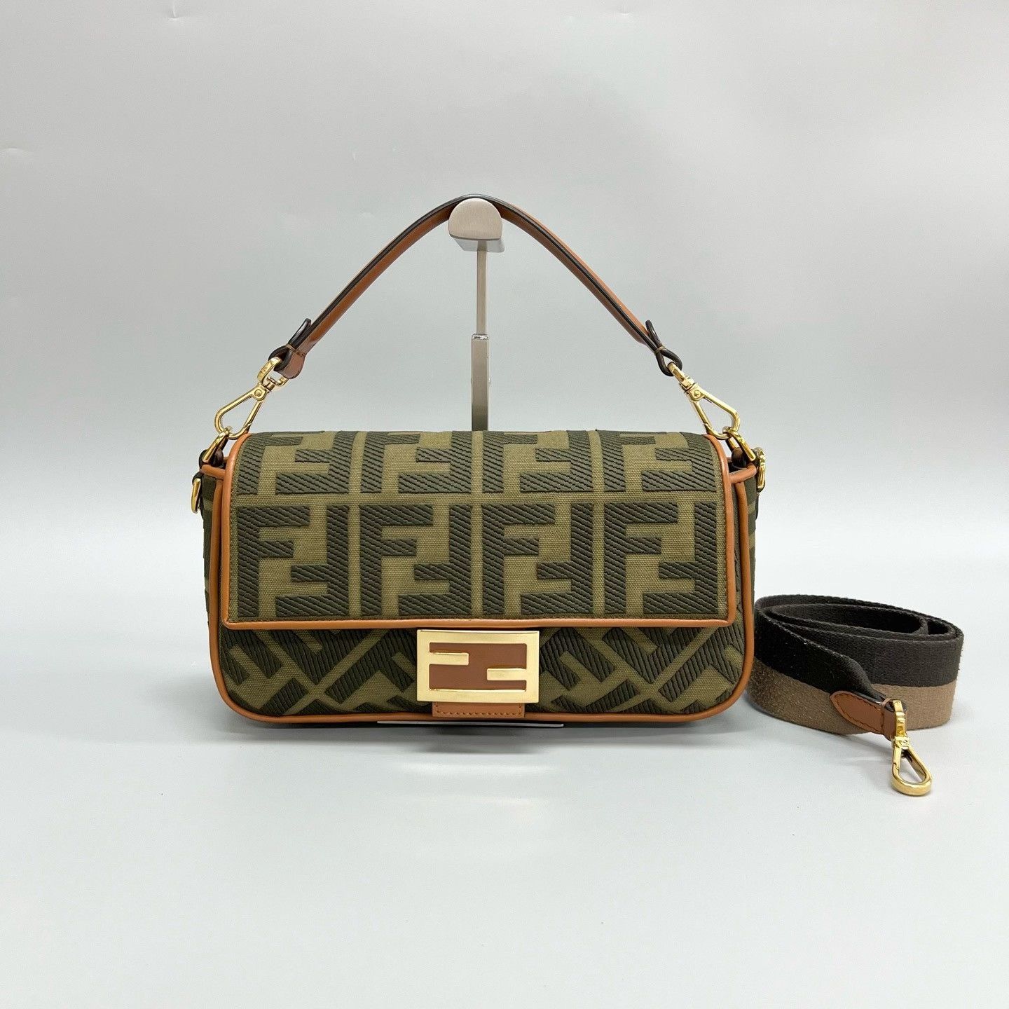 Fendi Pre-loved Bag Very good condition Size ONE SIZE - 1 Thumbnail