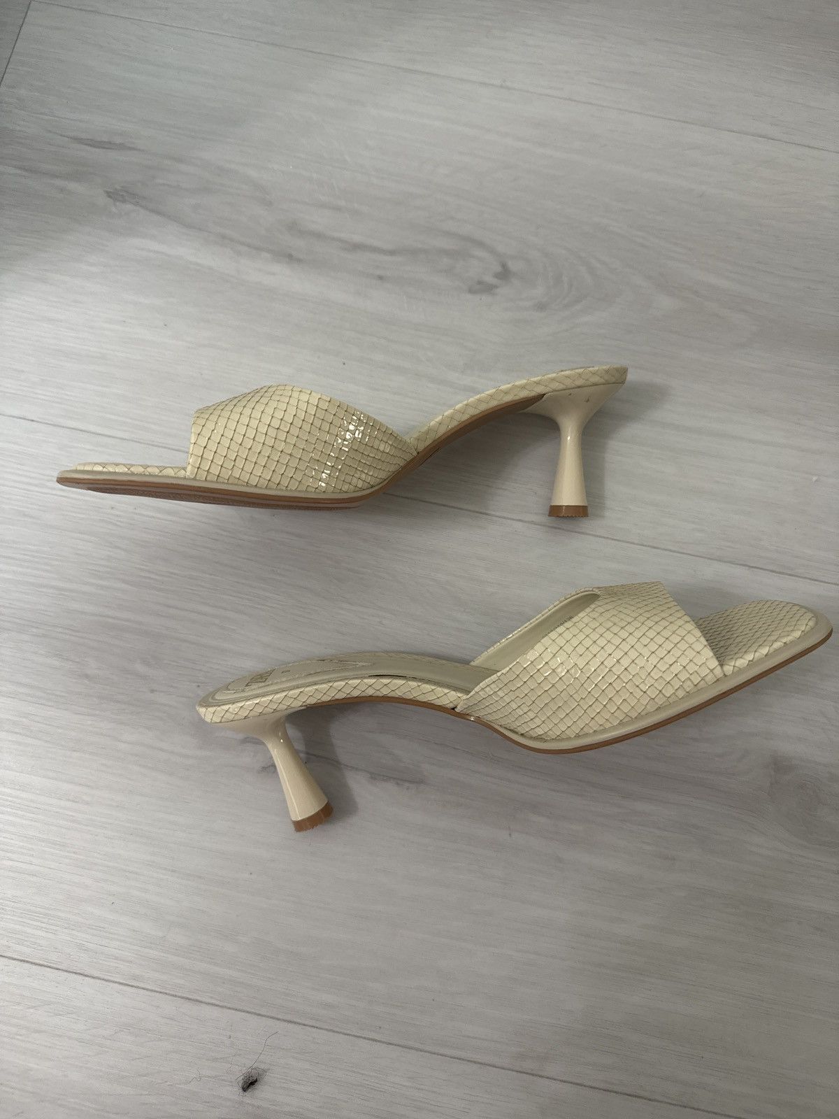 Zara Zara Women's Cream Snake Skin Sandals Size 37 Size US 6.5 / IT 36.5 - 3 Thumbnail