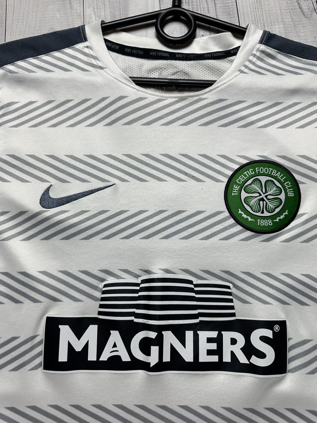 Nike × Vintage Vintage Nike Celtic soccer jersey size M logo Size US M / EU 48-50 / 2 - 7 Thumbnail