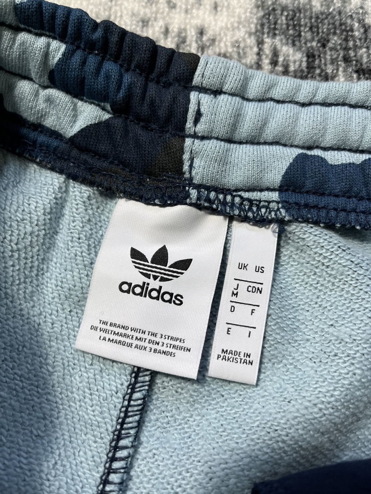 Adidas × Vintage Vintage Adidas Shorts Streetwear Y2K Casual Style Size US 32 / EU 48 - 5 Thumbnail