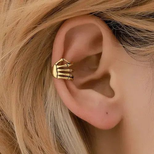 Designer Skull Hand Clip Earring Size ONE SIZE - 1 Thumbnail