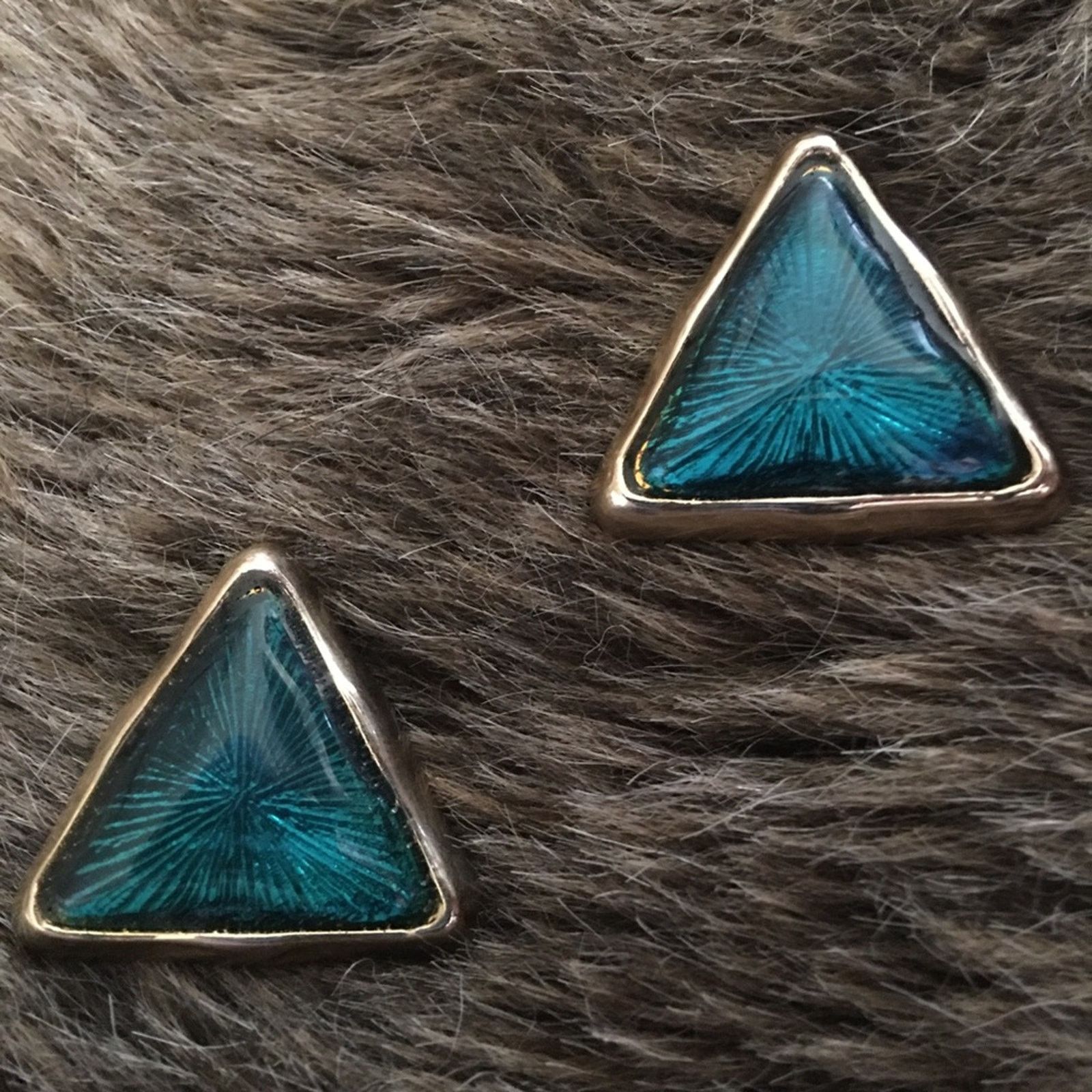Vintage Vintage teal blue resin gold tone triangle earring Size ONE SIZE - 3 Thumbnail