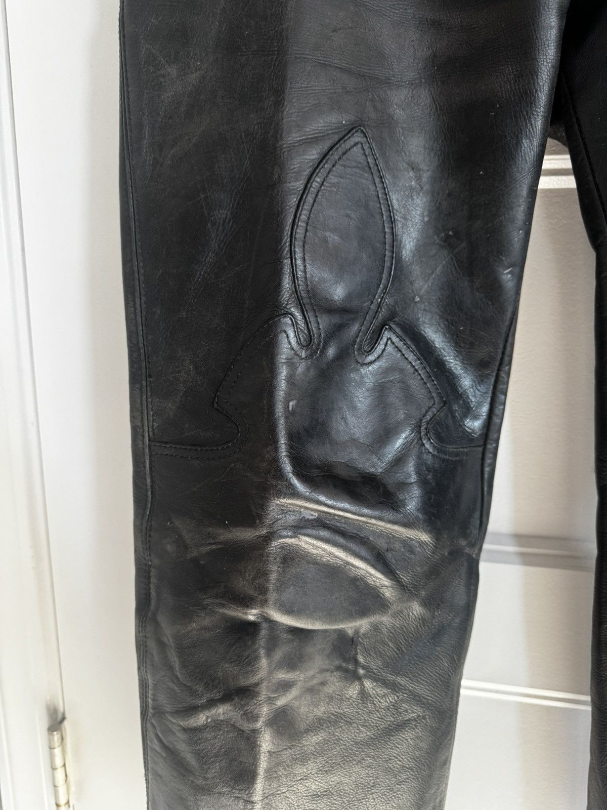 Chrome Hearts Chrome hearts Fleur knee leather pants vintage Size US 34 / EU 50 - 8 Thumbnail