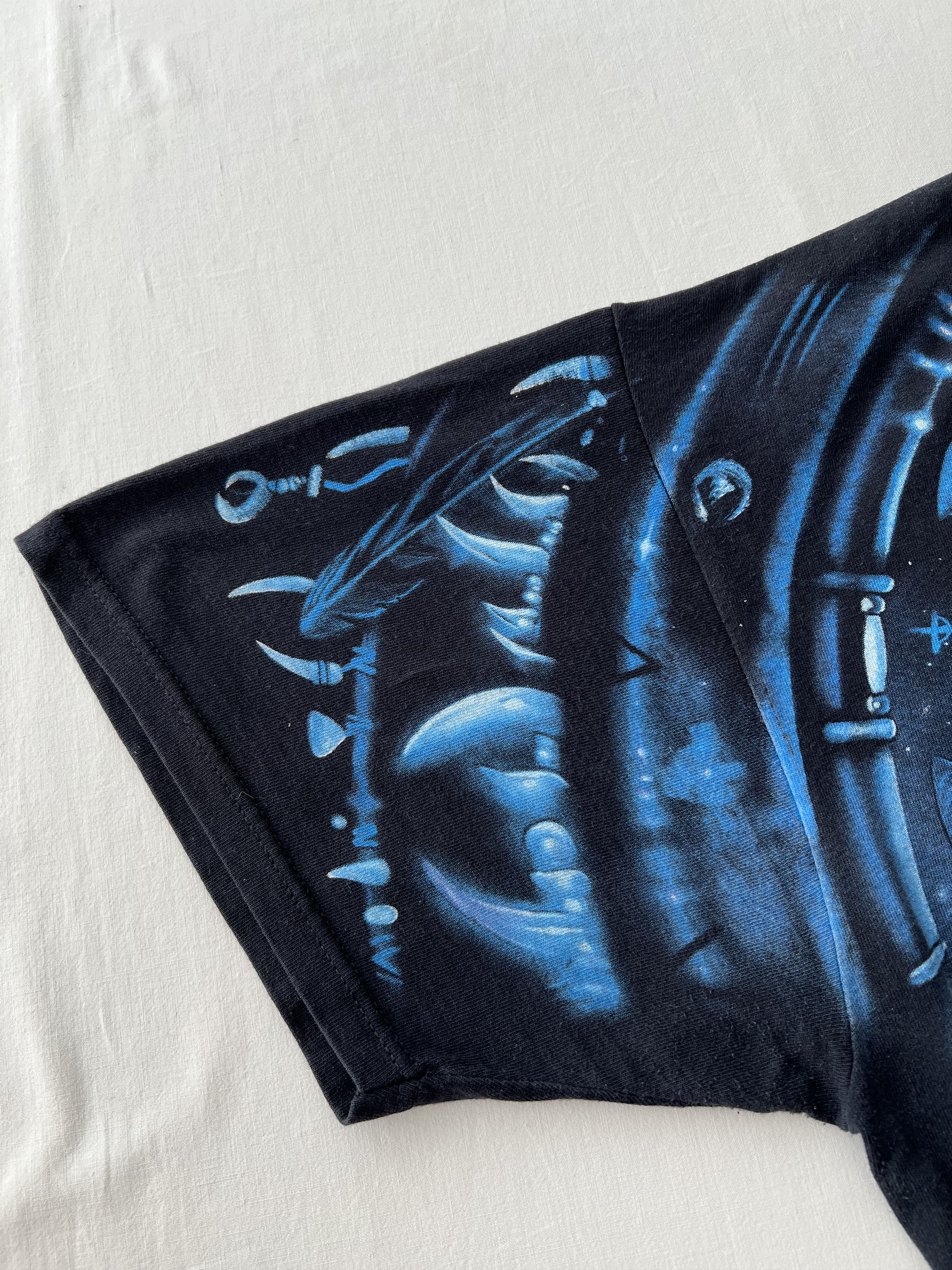 Liquid Blue Vintage 2001 Liquid Blue Wolf All Over Print AOP T-shirt Size US XL / EU 56 / 4 - 6 Thumbnail