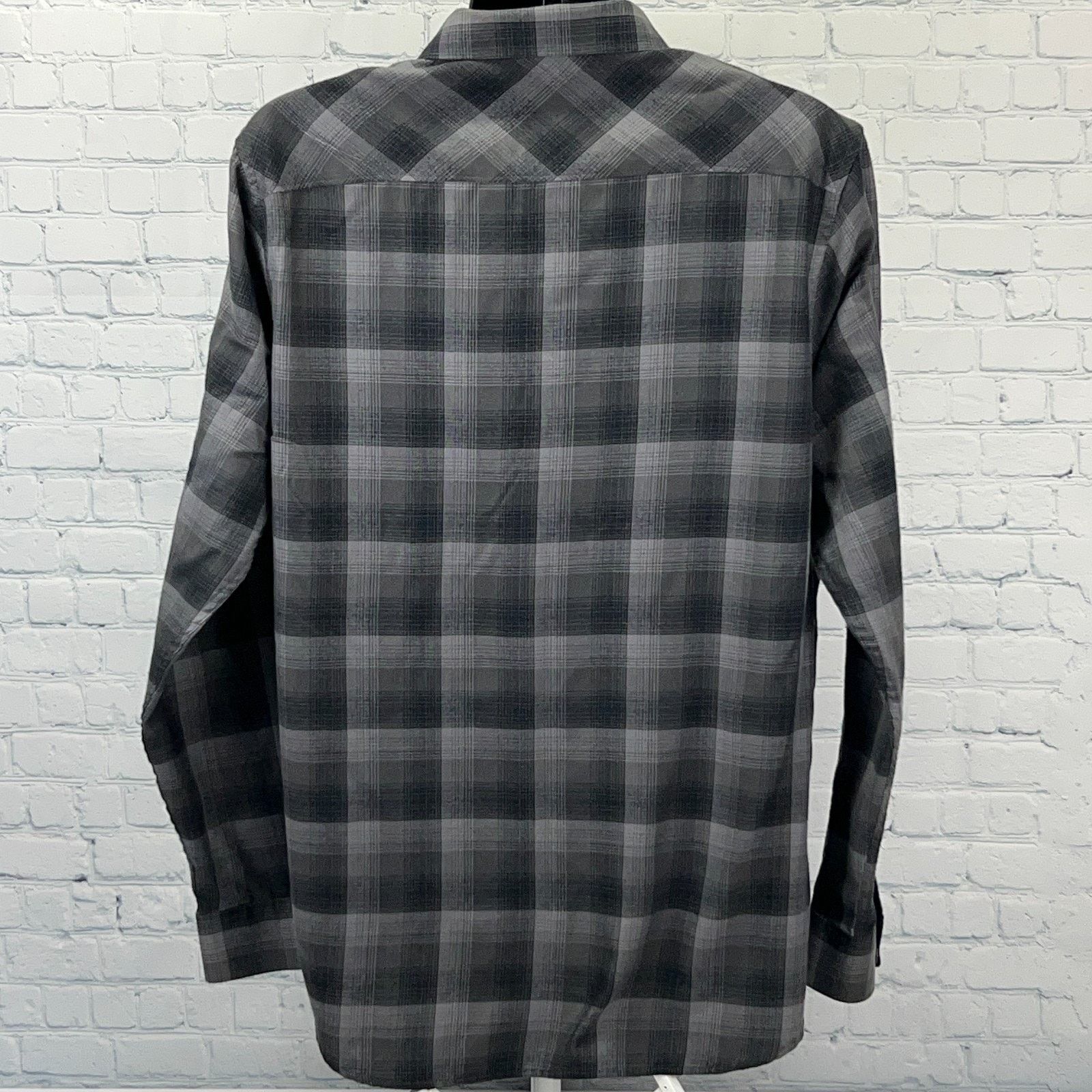 TravisMathew Travis Mathew Button Front Shirt Long Sleeve Plaid Gray 2XL Size US XXL / EU 58 / 5 - 3 Thumbnail