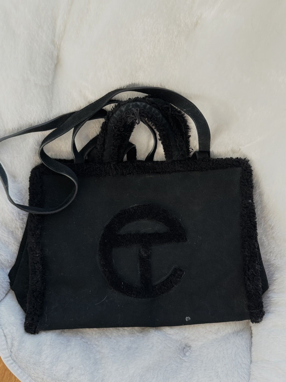 Telfar × Ugg Telfar x UGG black shearling medium bag with long straps Size ONE SIZE - 1 Thumbnail