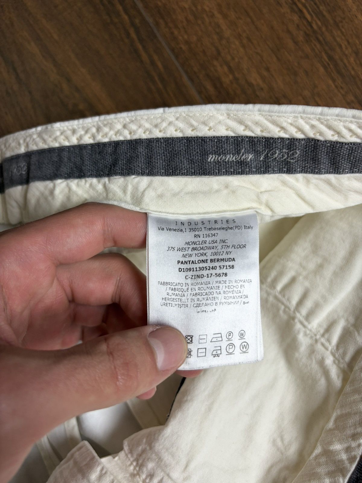 Moncler Moncler Classic Shorts Size US 40 / EU 56 - 4 Thumbnail