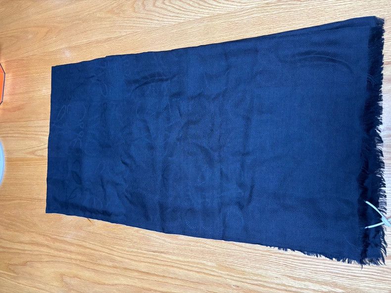LOEWE size140*140cm A dark blue wool scarf