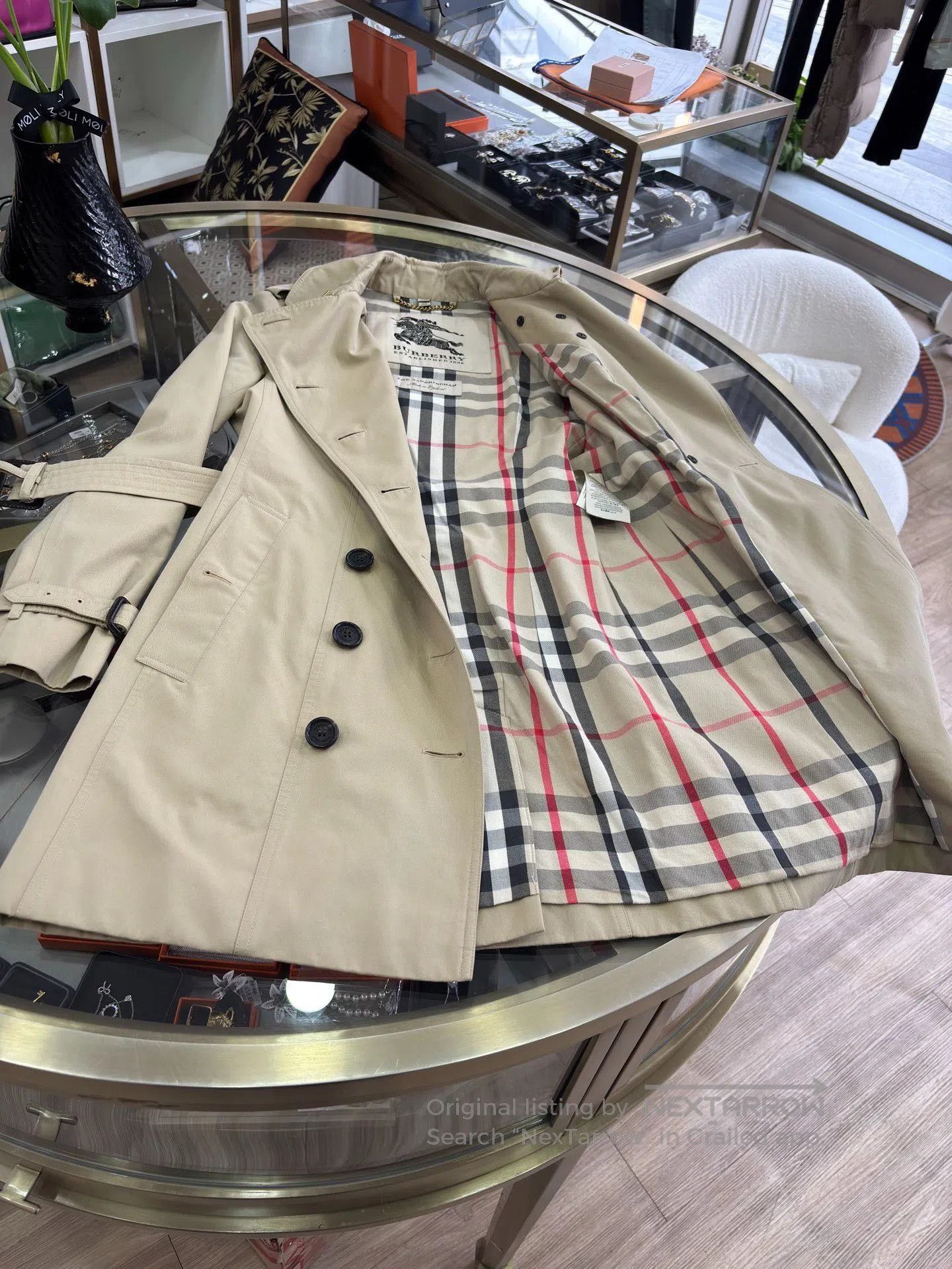 Burberry Burberry Classic Khaki Trench Coat. Size M / US 6-8 / IT 42-44 - 4 Thumbnail