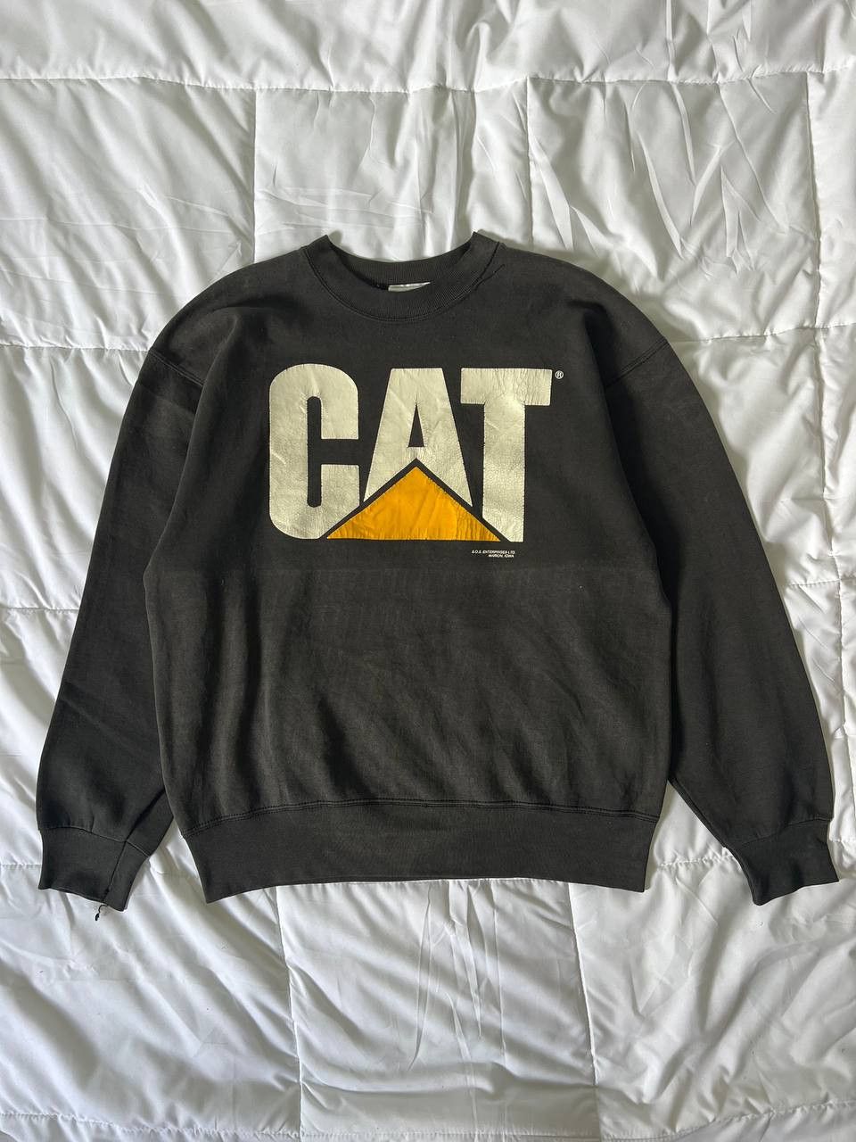 Caterpillar × Vintage Vintage Sunfaded Caterpillar Inc Big Logo Sweatshirt Size US L / EU 52-54 / 3 - 1 Thumbnail
