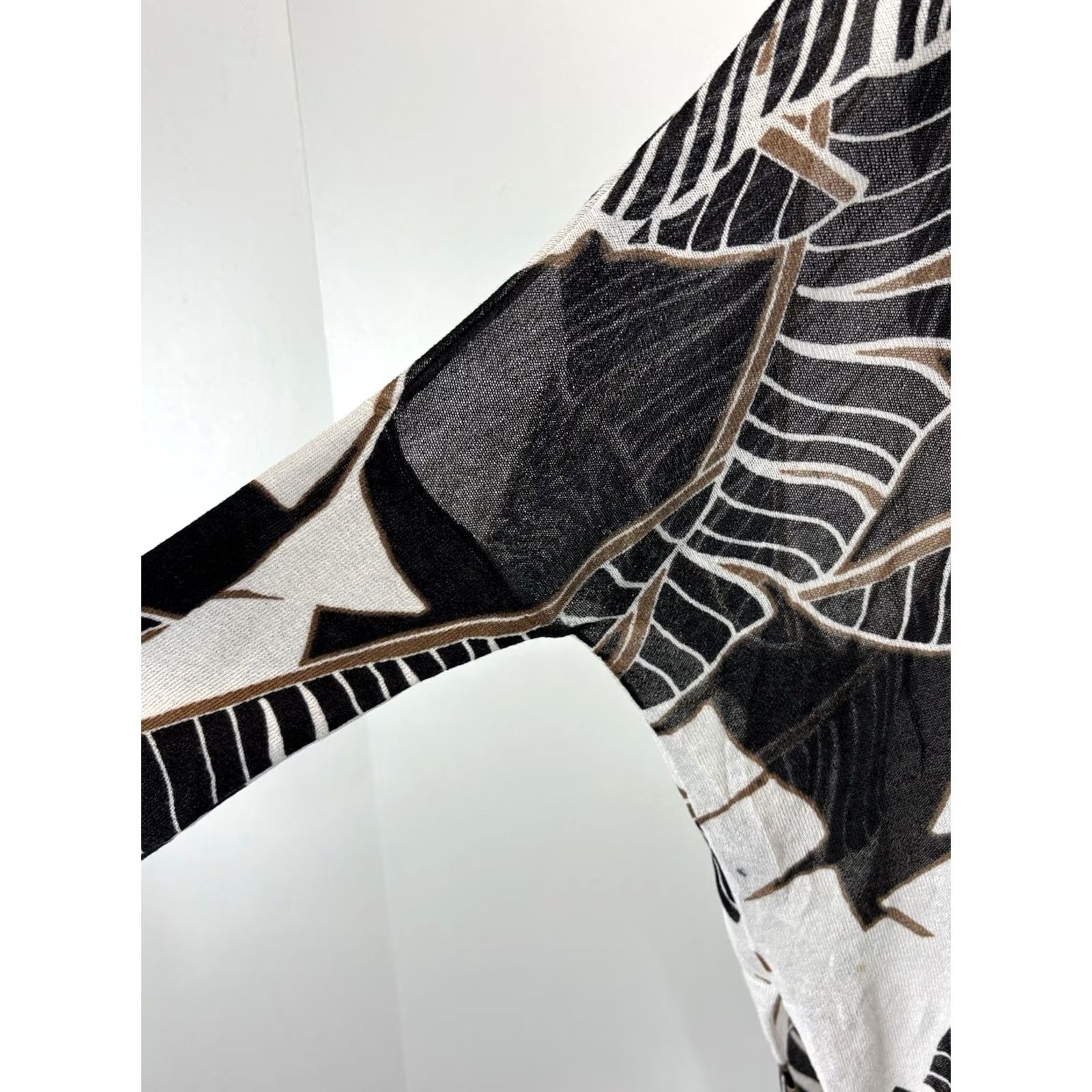 Vintage Chicos Cardigan Sweater Women’s M Lightweight Open Front Tropical Palm Print Dolman Sleeve Cream Black 3/4 Sleeve Knit Rayon Blend Size M / US 6-8 / IT 42-44 - 6 Thumbnail