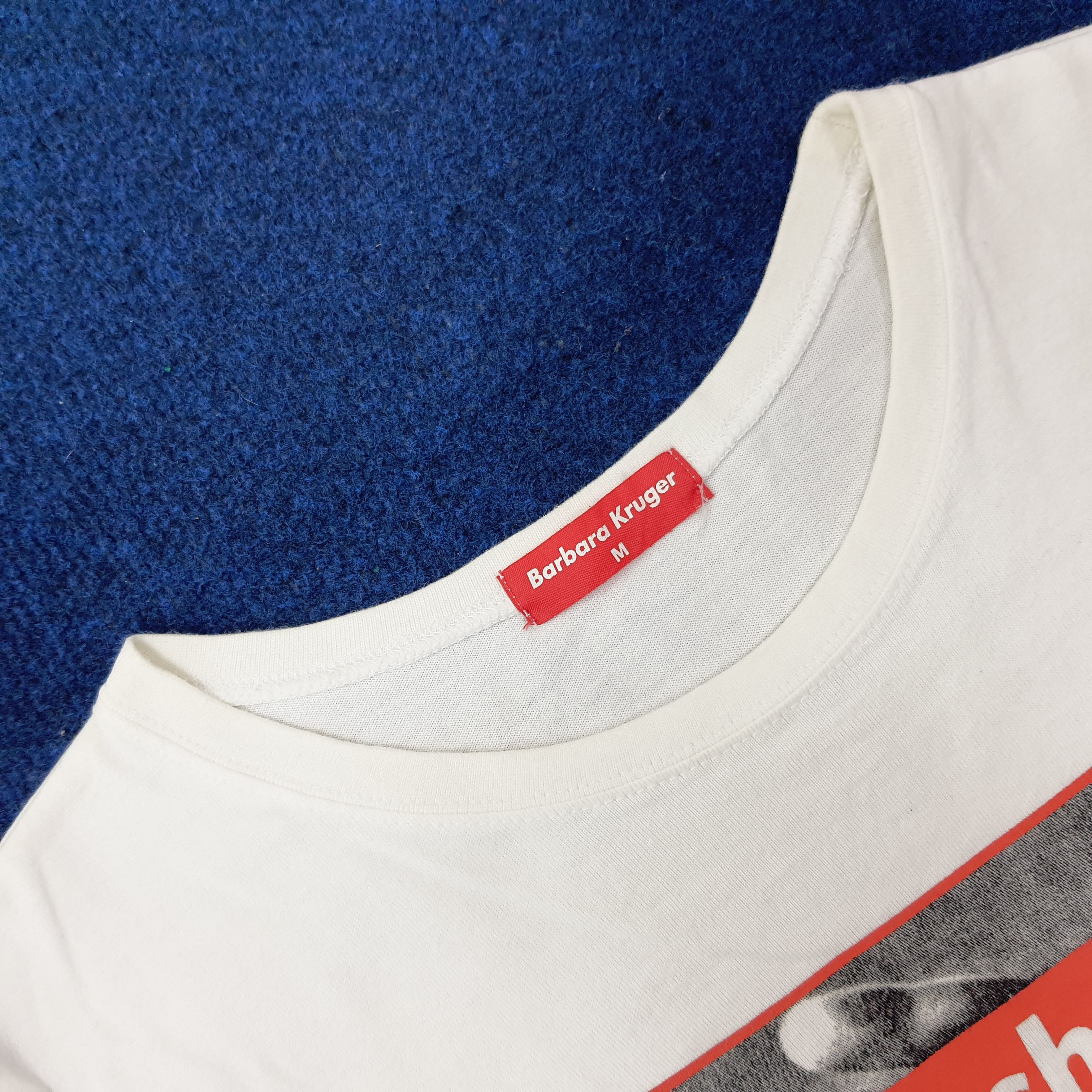 Barbara Kruger Vintage Barbara Kruger Designer Tshirt C249N35 Size S / US 4 / IT 40 - 4 Thumbnail