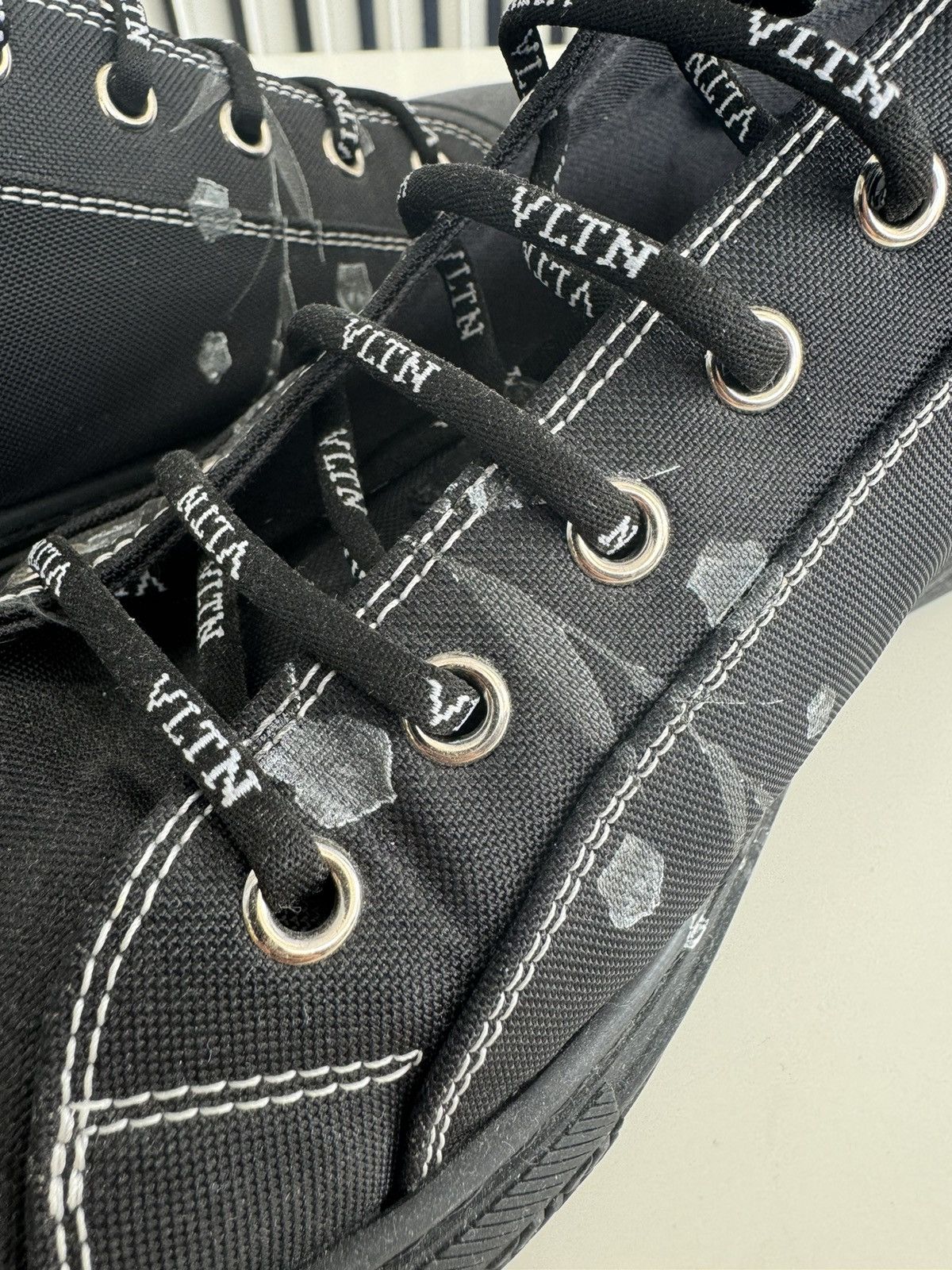 Valentino 🖤 Valentino Low-Top Floral Sneaker Size US 10 / EU 43 - 6 Thumbnail
