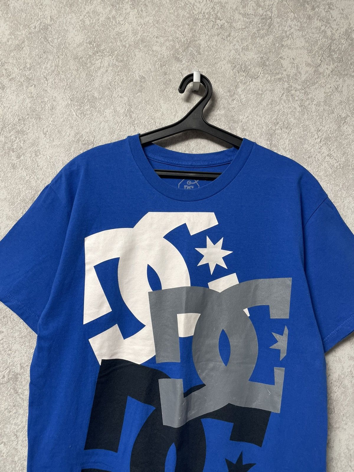 DC Vintage DC Shoes Big Logo T-Shirt Y2K Size US L / EU 52-54 / 3 - 2 Thumbnail