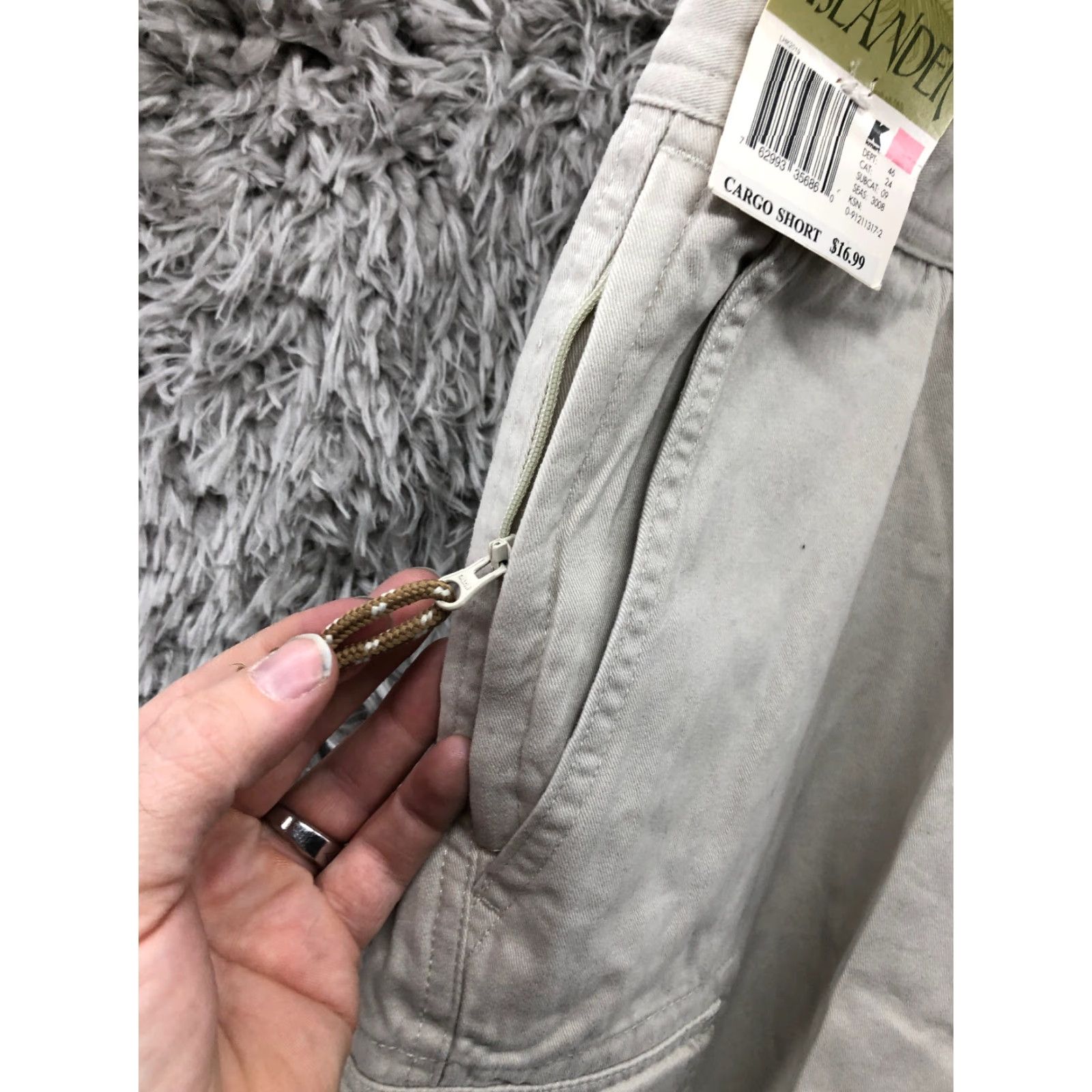 Vintage Islander Cargo Shorts Mens Size 42 Beige Regular Mid Rise Knit Cotton Belt Loops 10 in Inseam Casual Size US 42 / EU 58 - 5 Thumbnail