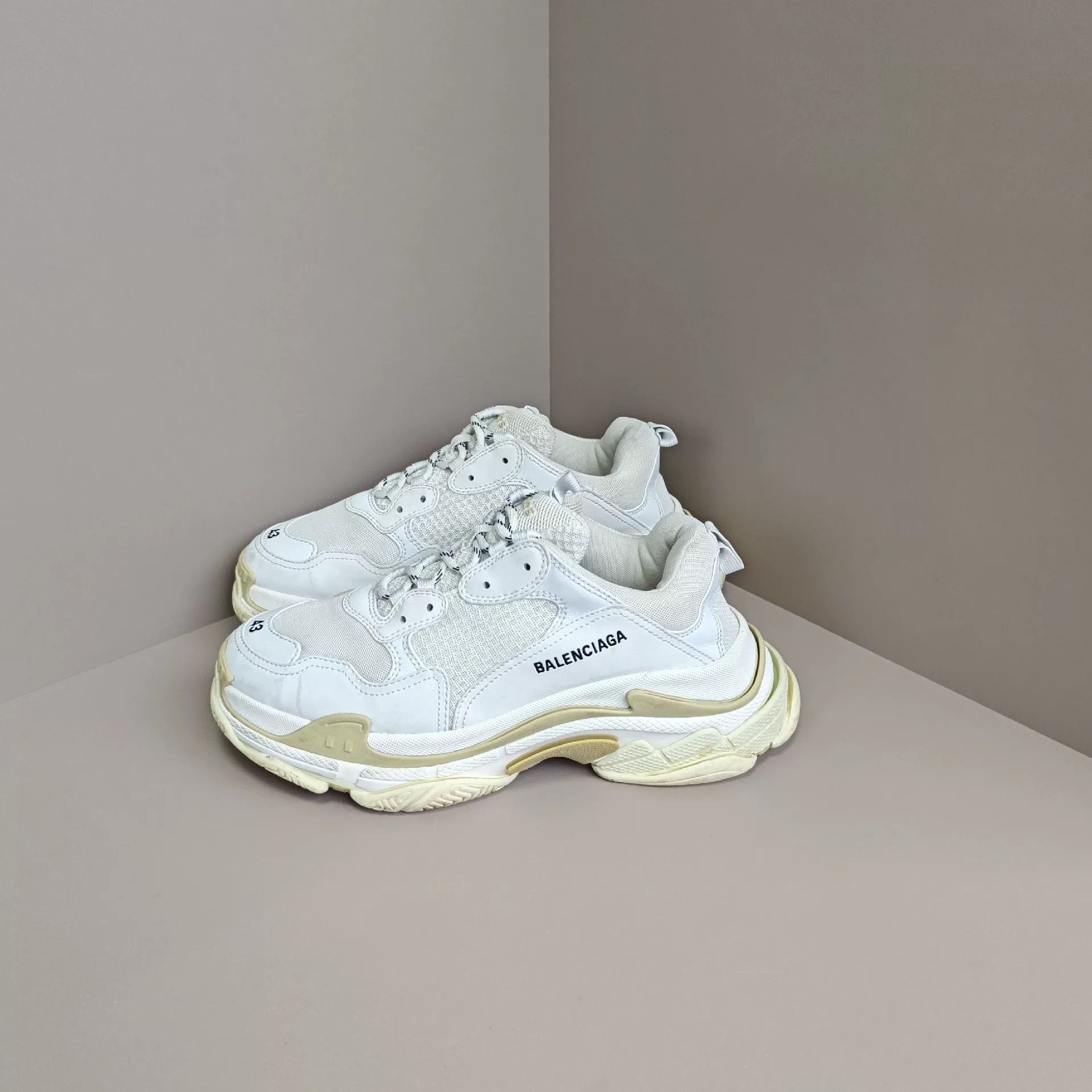 Balenciaga Balenciaga Lowtop Sneakers 10 Men Size US 10 / EU 43 - 1 Thumbnail