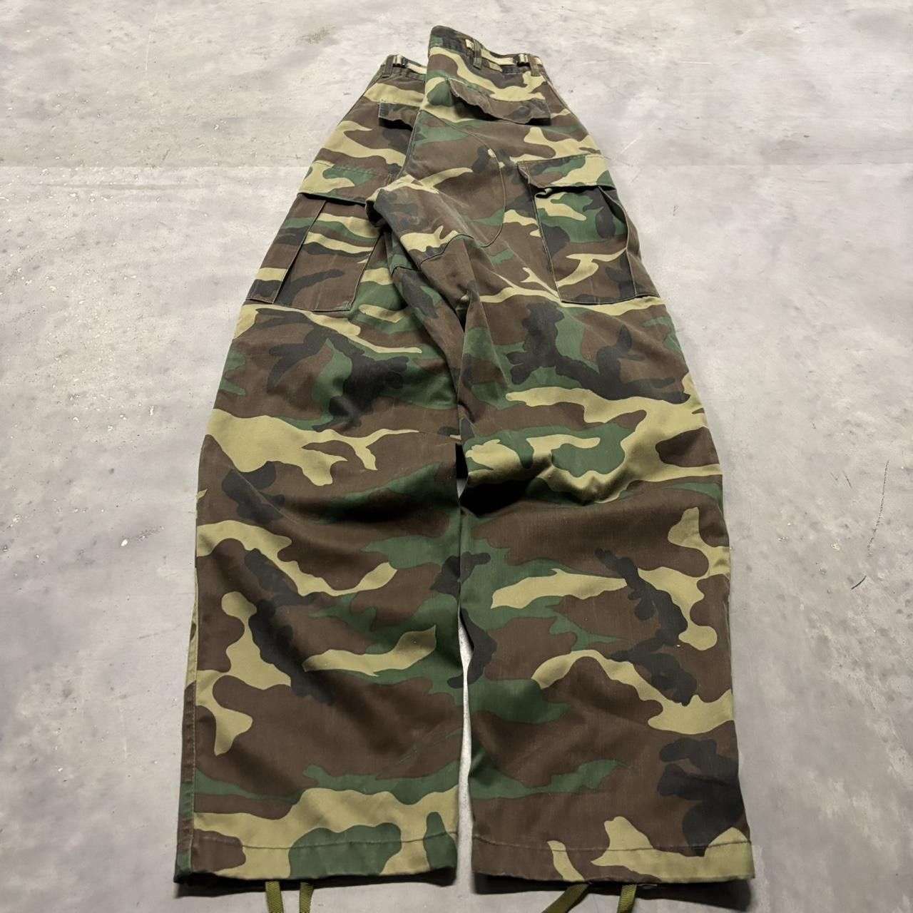 Japanese Brand × Vintage Crazy Vintage Y2K/2000s Military Camo Streetwear Skater Cargo Pants! Size US 27 - 4 Thumbnail