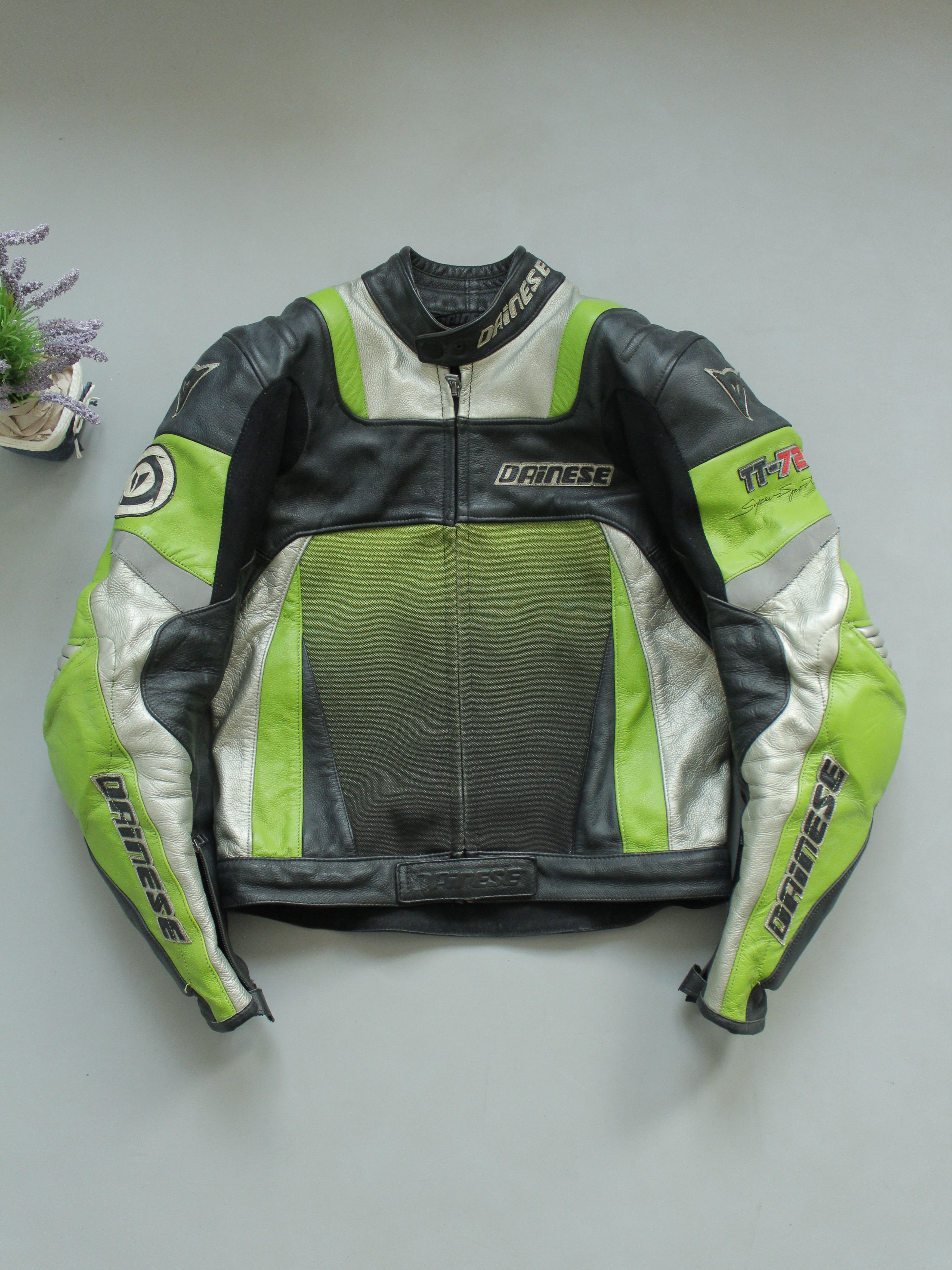 Dainese DAINESE TT-72 LEATHER RACING BIKER JACKET 46 48 Size US S / EU 44-46 / 1 - 2 Thumbnail