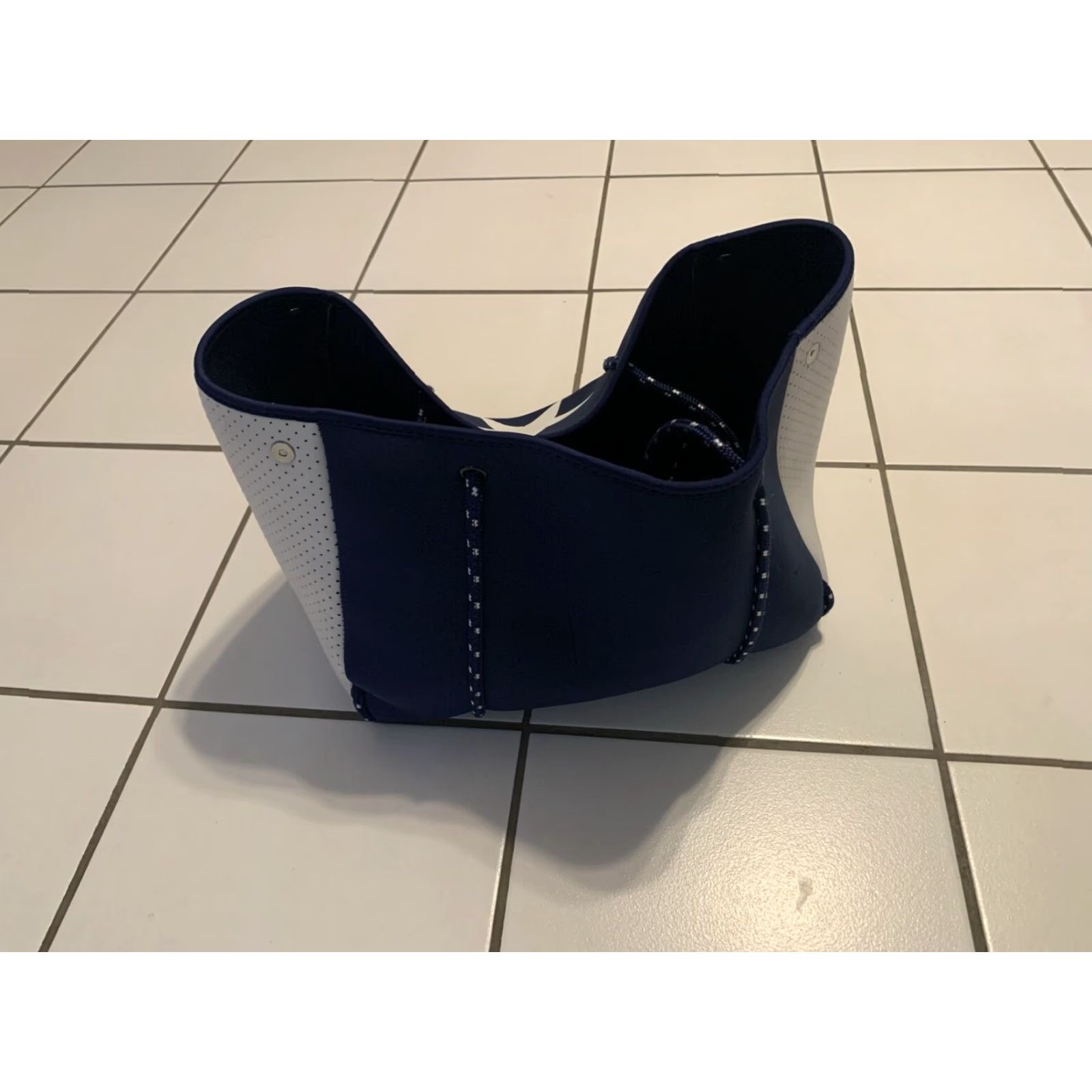 Vintage VINTAGE Ah Dorned Large Navy Neoprene Star Tote Bag for Women Size ONE SIZE - 8 Thumbnail
