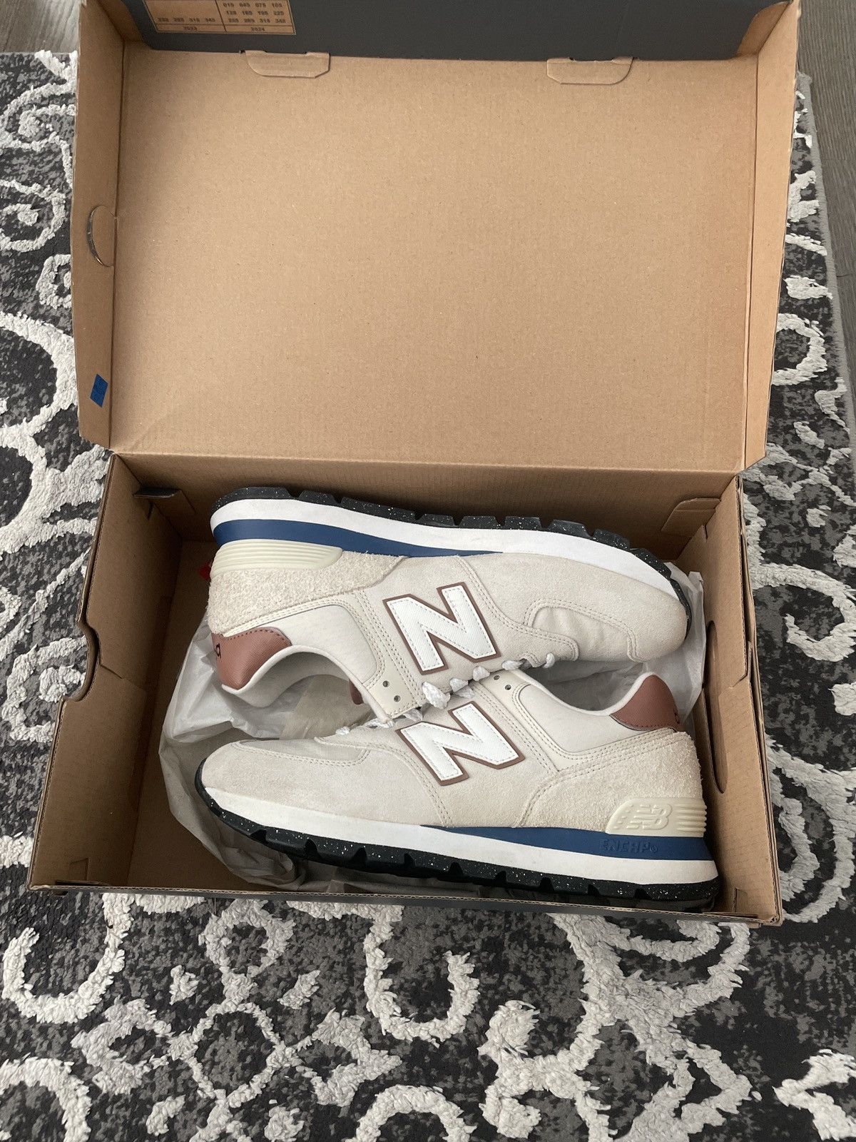 New Balance New Balance 574 Rugged Size US 8.5 / EU 41-42 - 2 Thumbnail