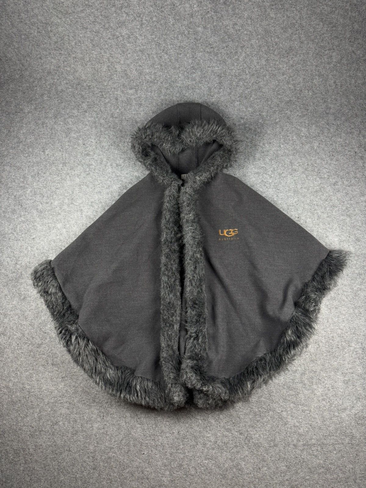 Ugg Vintage UGG Australia Wool Faux Fur Poncho Coat Size XL / US 12-14 / IT 48-50 - 1 Thumbnail