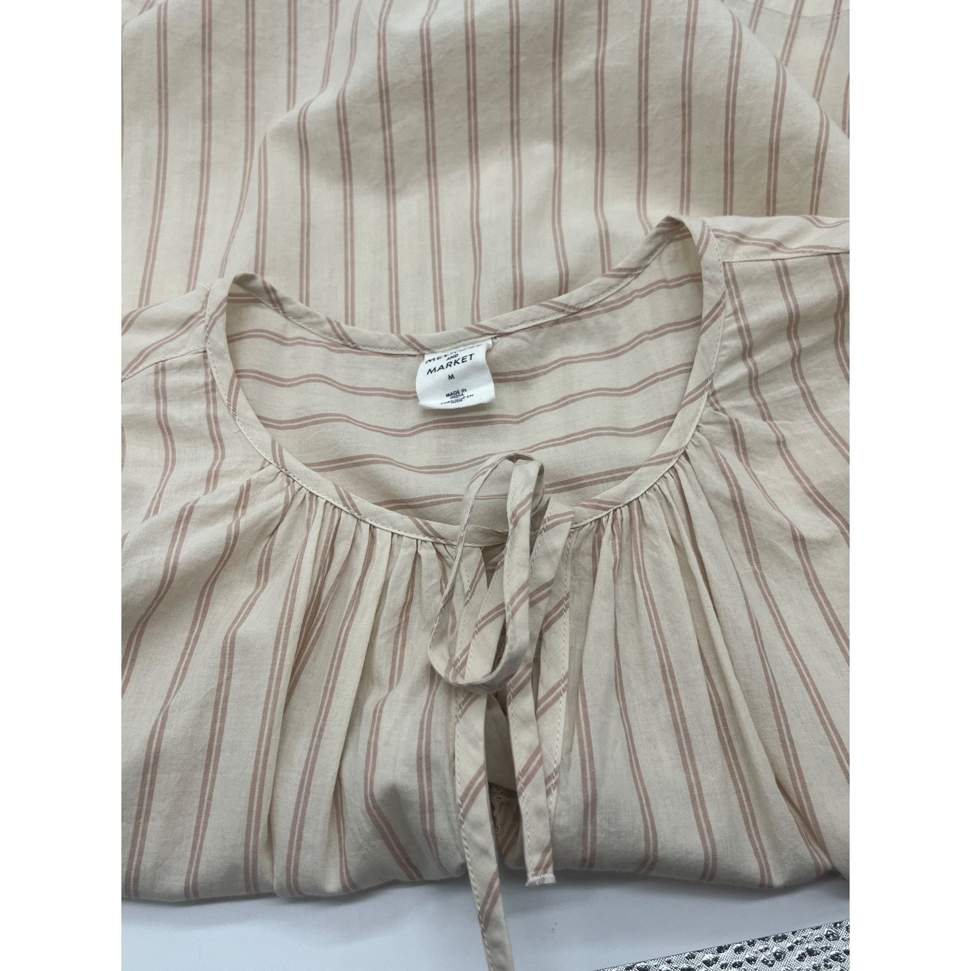 Other Melrose and Market Women’s Pintuck Trim Striped Peasant Blou Size M / US 6-8 / IT 42-44 - 3 Thumbnail