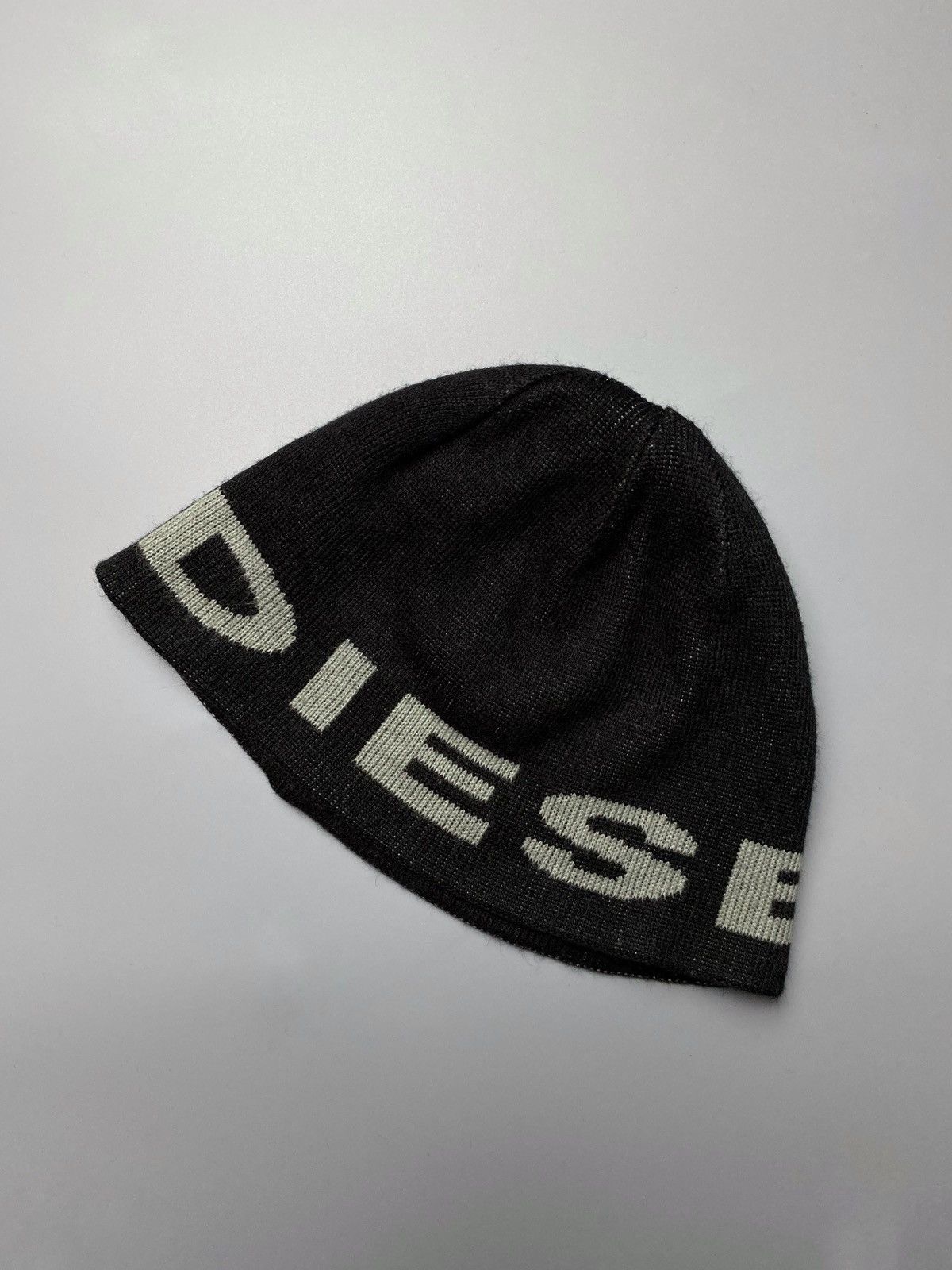 Diesel Vintage Diesel Big Logo 2 Sided Beanie Hat Size ONE SIZE - 2 Thumbnail