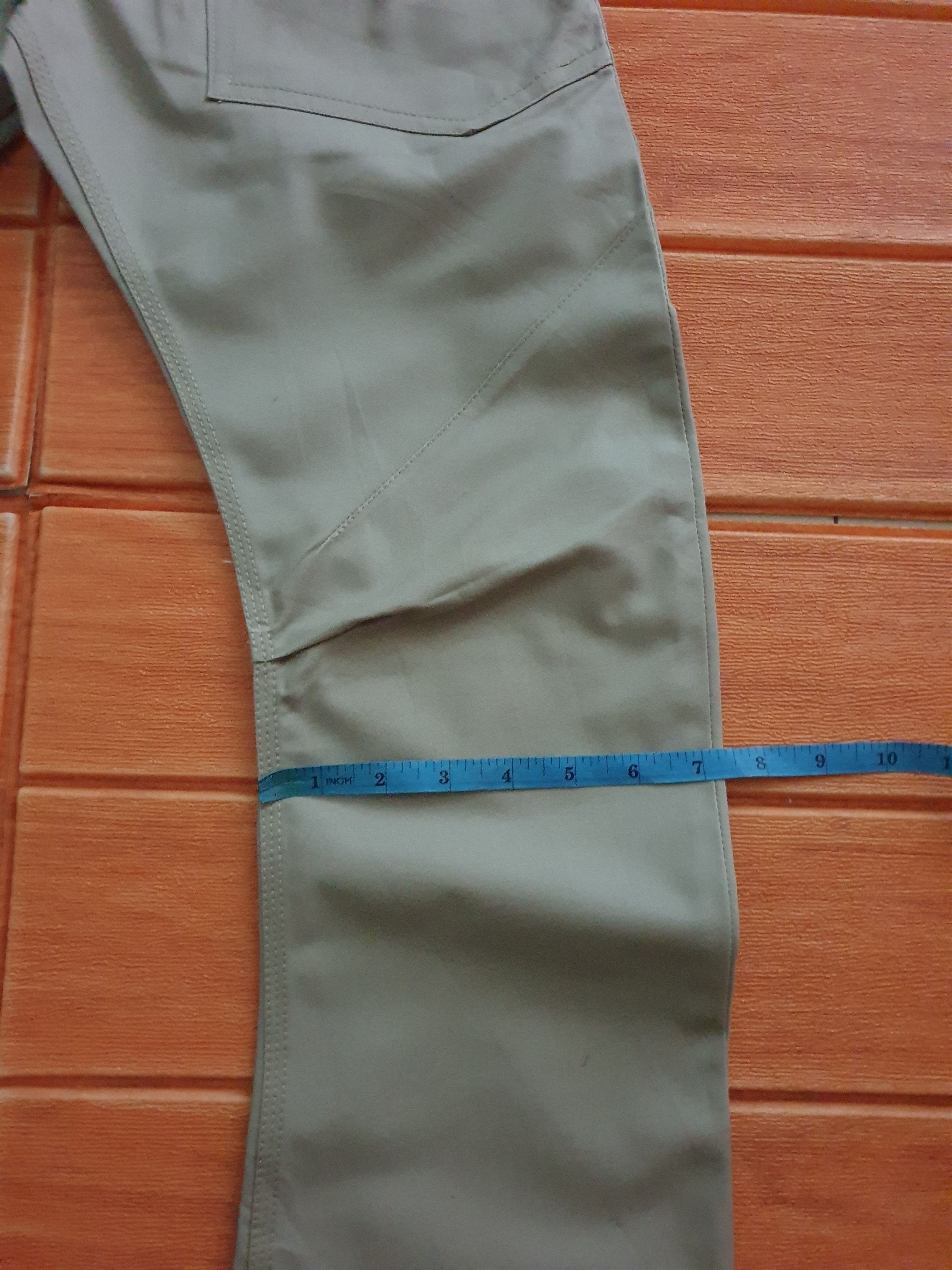 Japanese Brand 💥No crossing Japanese brand beige colour Pant Size US 31 - 8 Thumbnail