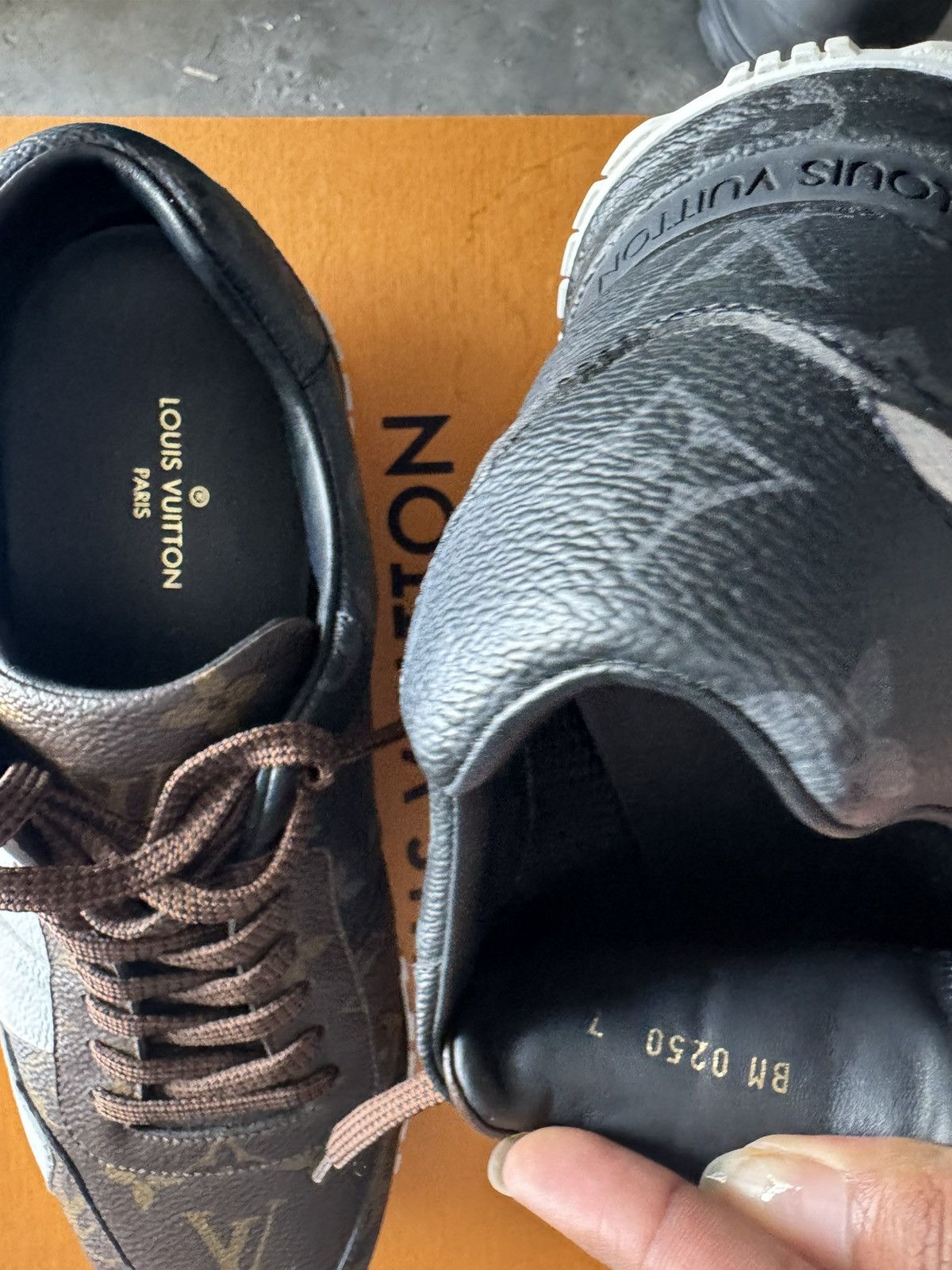 Louis Vuitton LOUIS VUITTON Run Away Sneakers Size US 9 / EU 42 - 7 Thumbnail