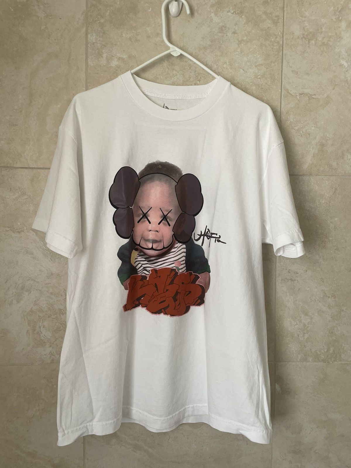 Kaws Utopia X Kaws tee Size US L / EU 52-54 / 3 - 4 Thumbnail