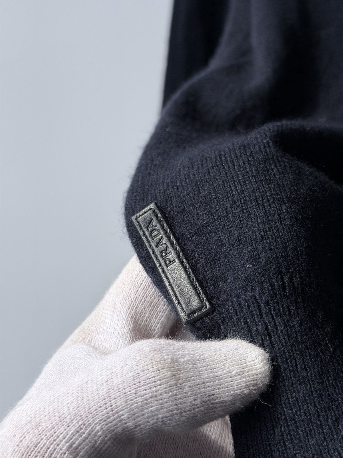 Prada Prada Navy Blue Cashmere Sweater Size US M / EU 48-50 / 2 - 5 Thumbnail