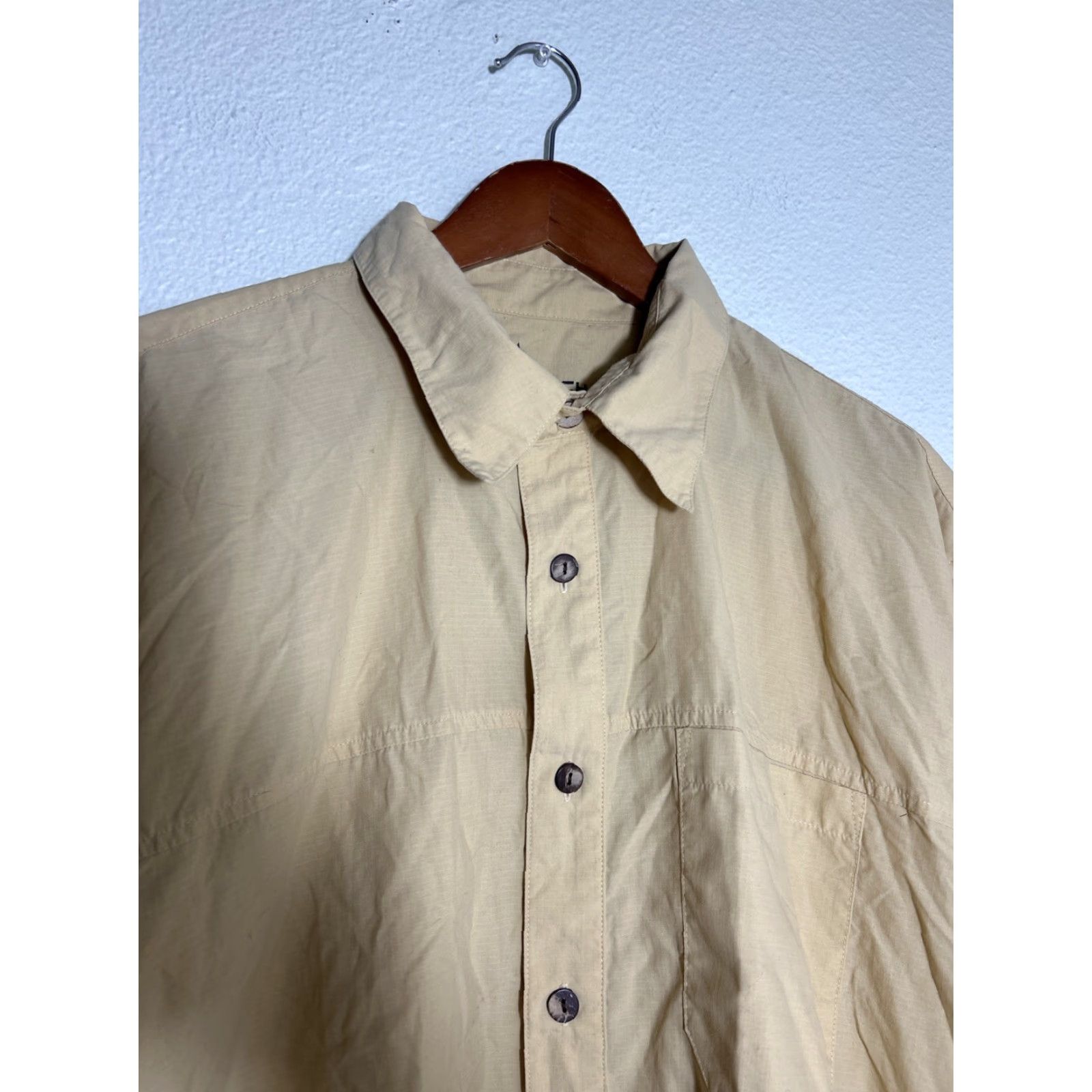 Stormtech Stormtech Men's XL Ripstop Beige Button-Up Shirt User: Stormtech Men's XL Ripstop Beige Button-Up Shirt Size US XL / EU 56 / 4 - 3 Thumbnail