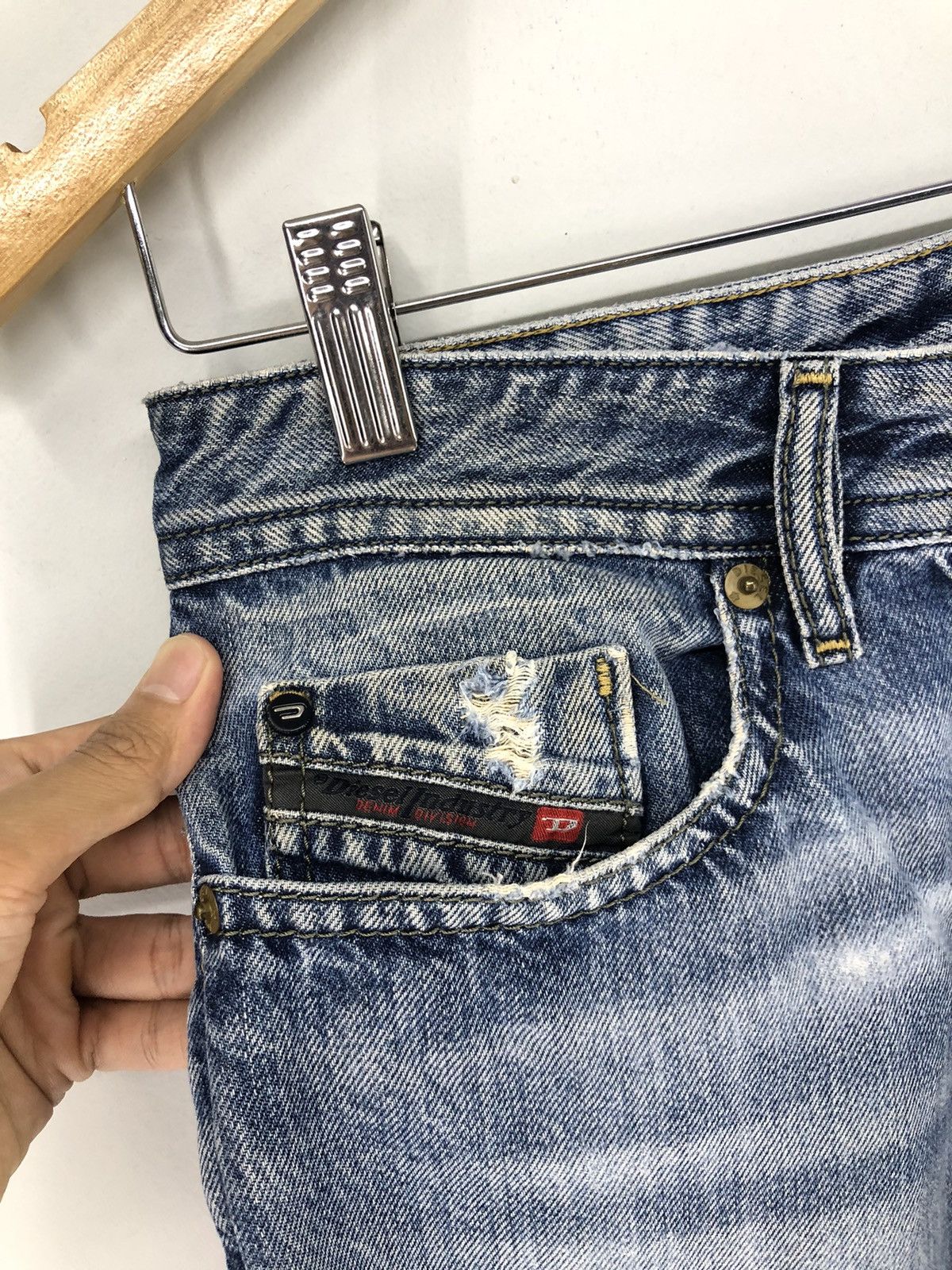 Diesel Vintage Diesel Blue Eyecons 2015/2 Edition Distressed Jeans Size US 28 / EU 44 - 5 Thumbnail
