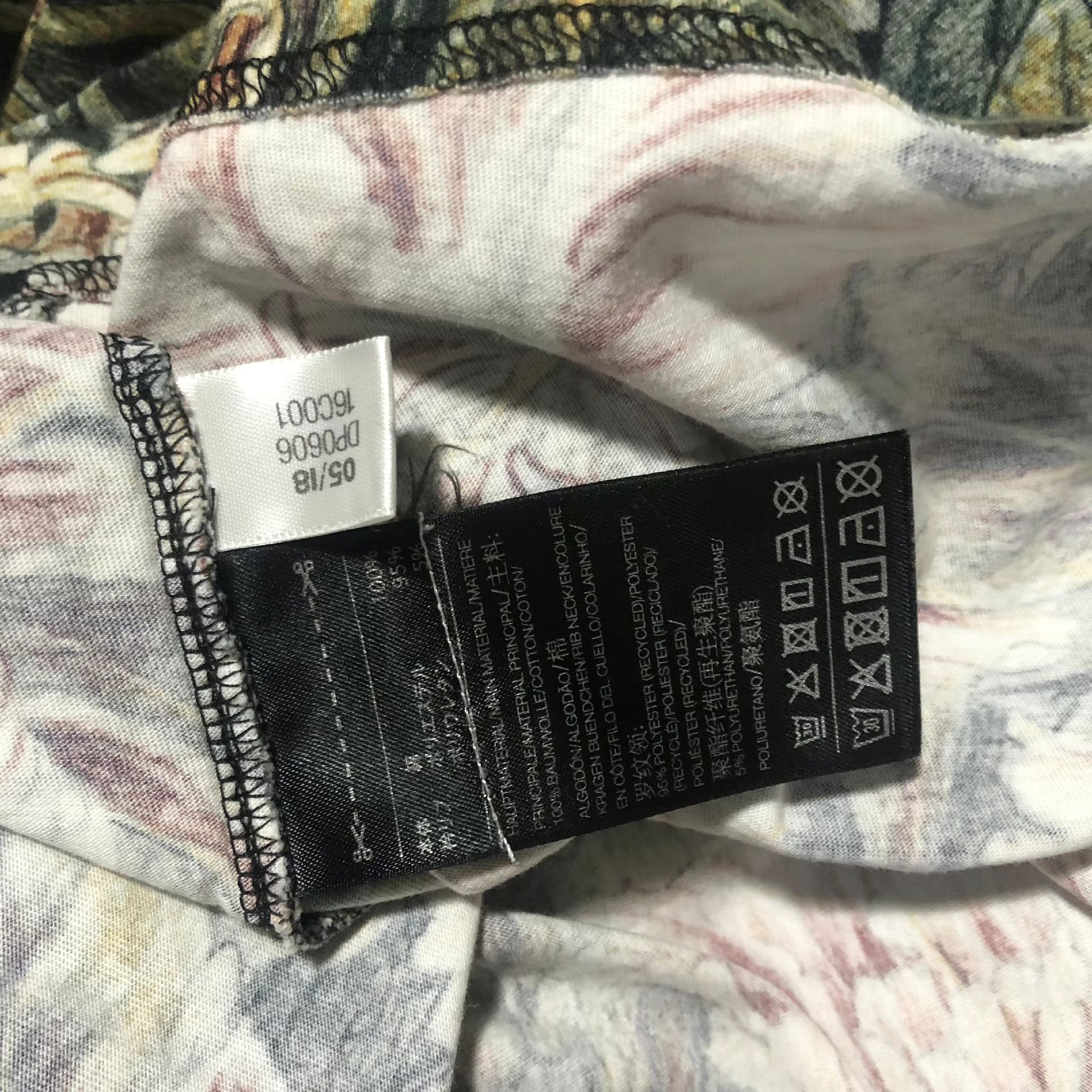 Y-3 Y-3 Short Sleeve Tee with Illustrated Floral Print K10 Size US M / EU 48-50 / 2 - 6 Thumbnail